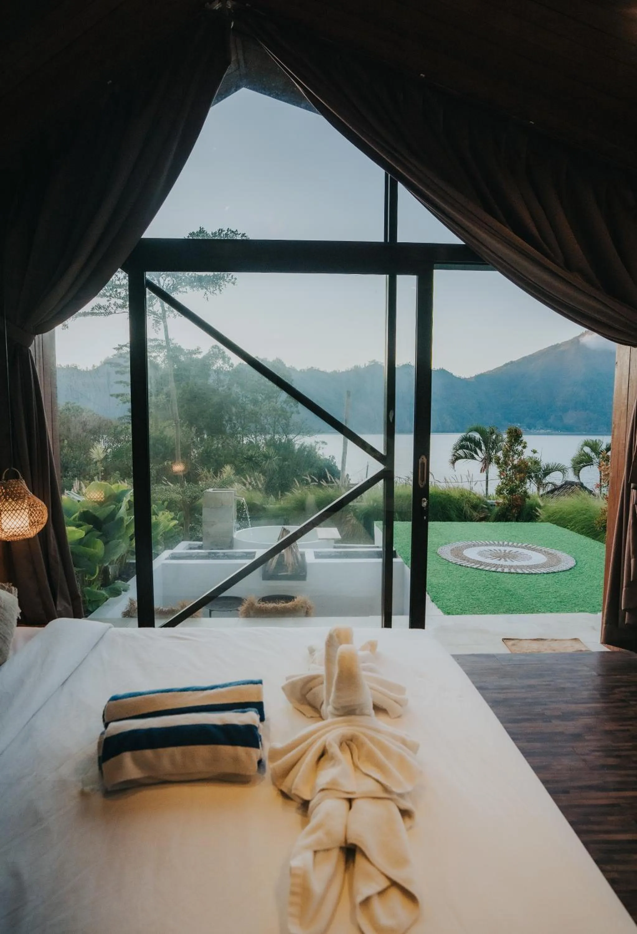 Bed in Skylake Villa