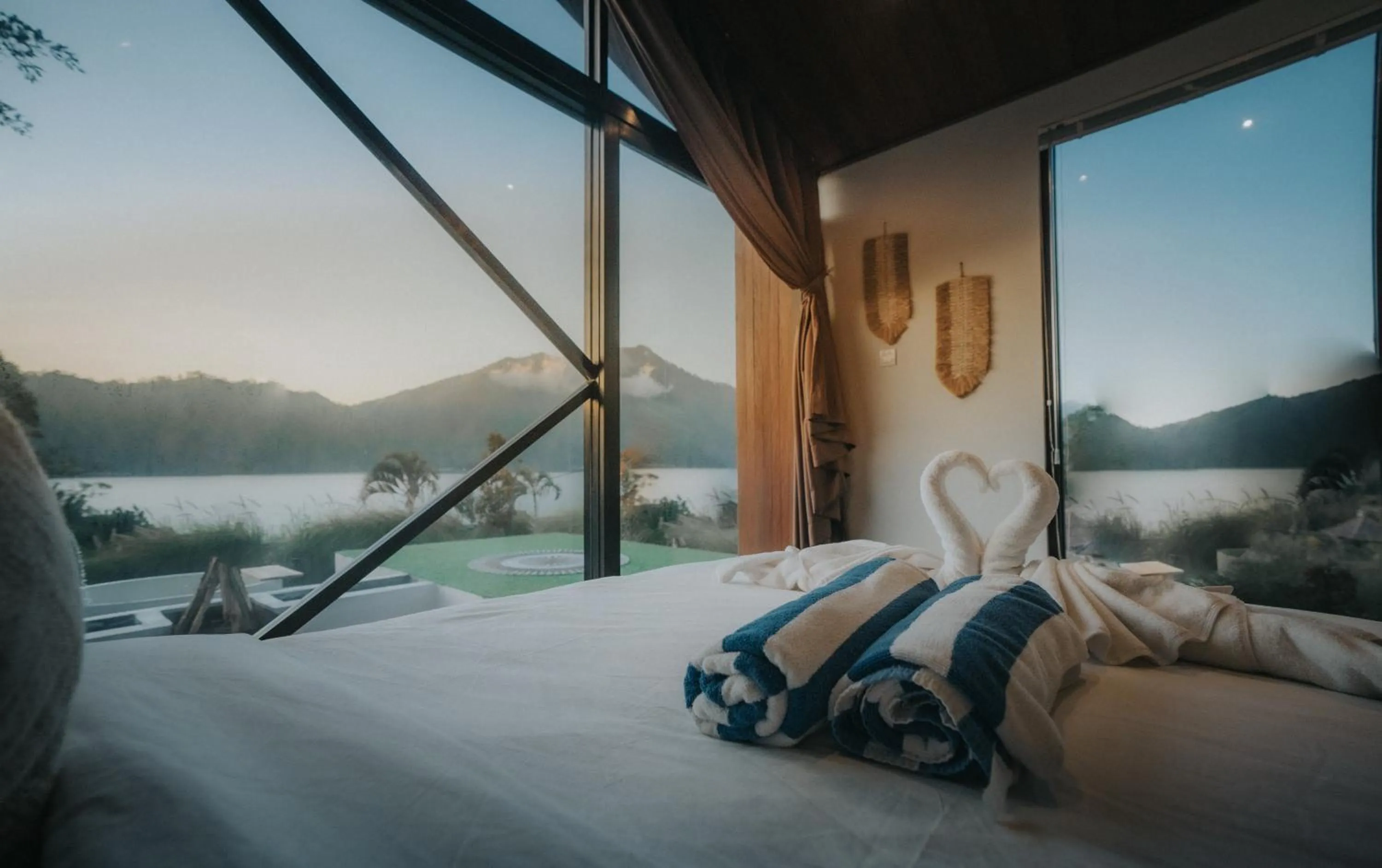 Bed in Skylake Villa