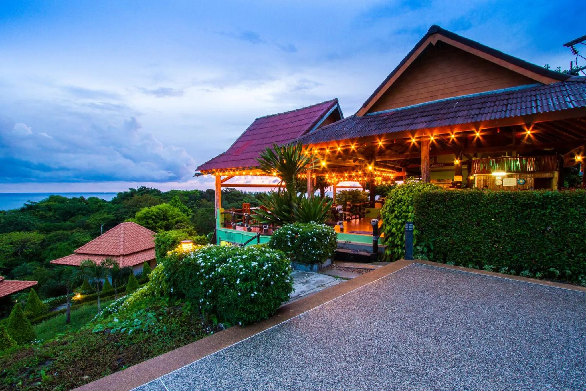 Restaurant/places to eat in Bakantiang Resort