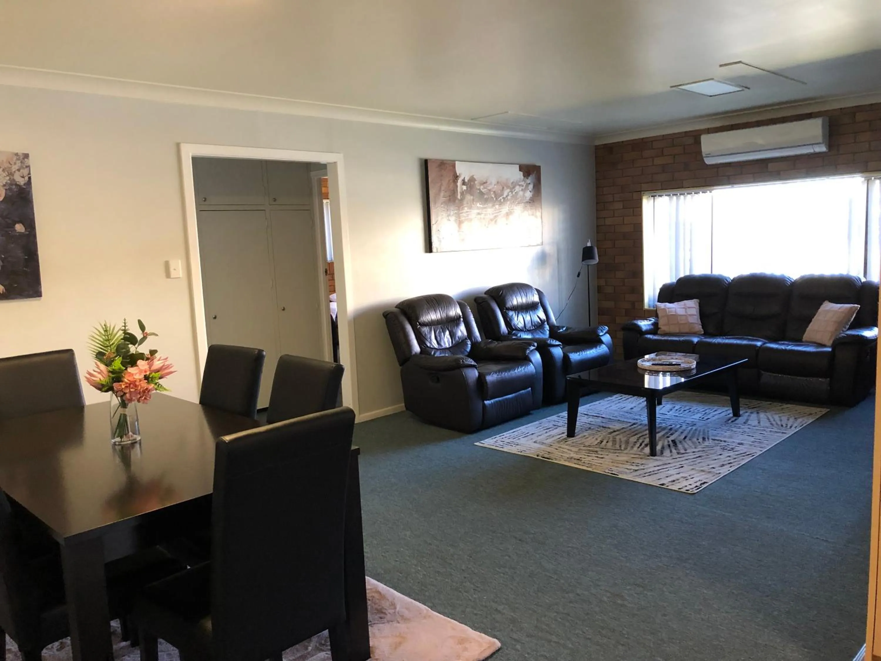 Living room in Jackie Howe Motel