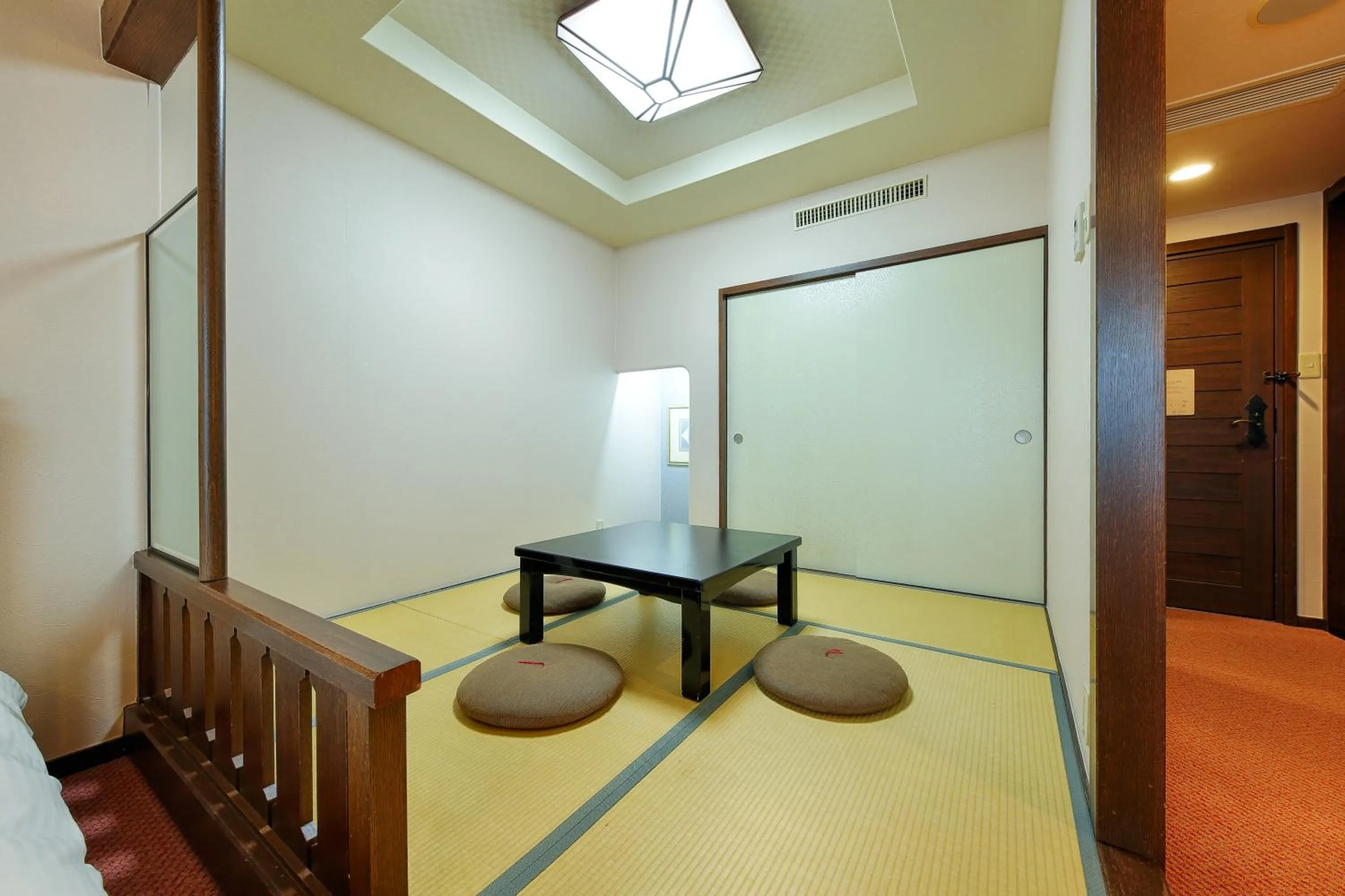 Photo of the whole room in Sun Members Hirugano