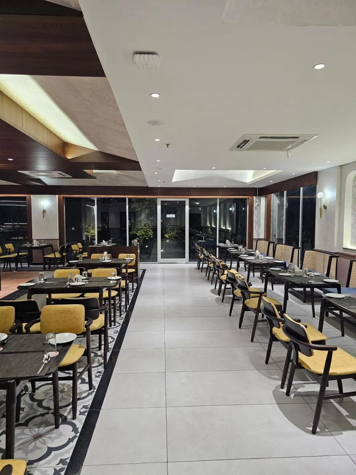 Restaurant/places to eat in Hotel Sonar Bangla Kolaghat