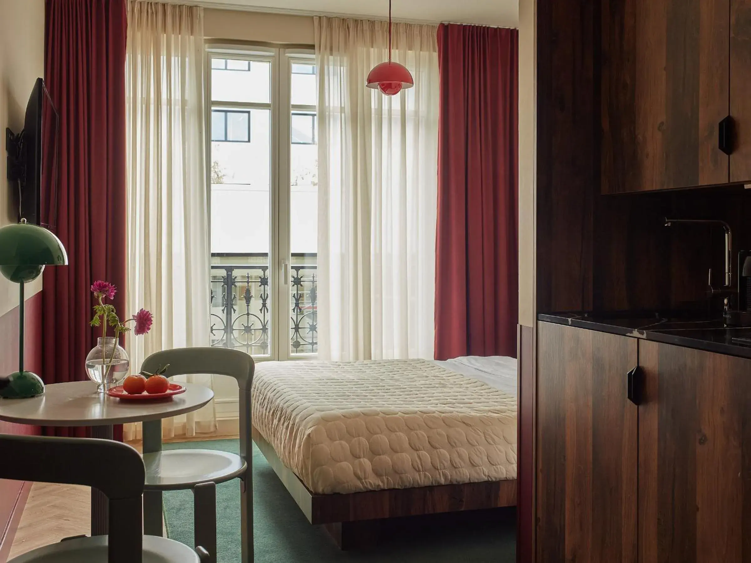 Medium Studio with Kitchenette in Numa Paris Champs-Élysées Medium Studio with Kitchenette in Numa Paris Champs-Élysées