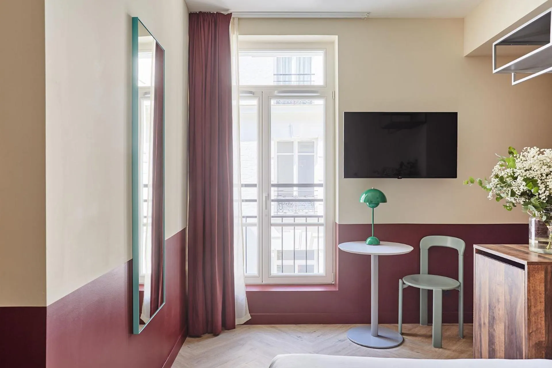 TV and multimedia in Numa Paris Champs-Élysées