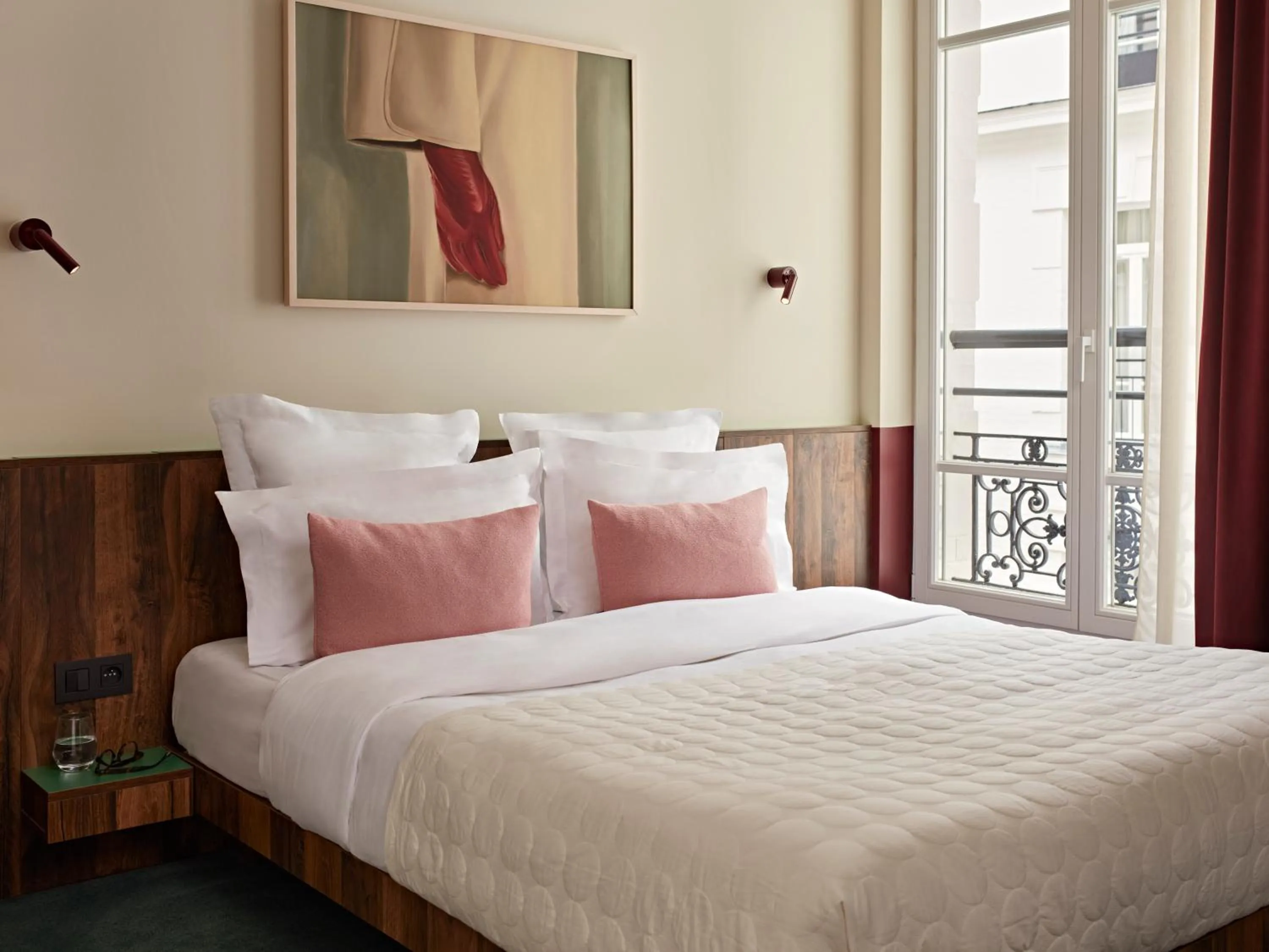 Bed in Numa Paris Champs-Élysées