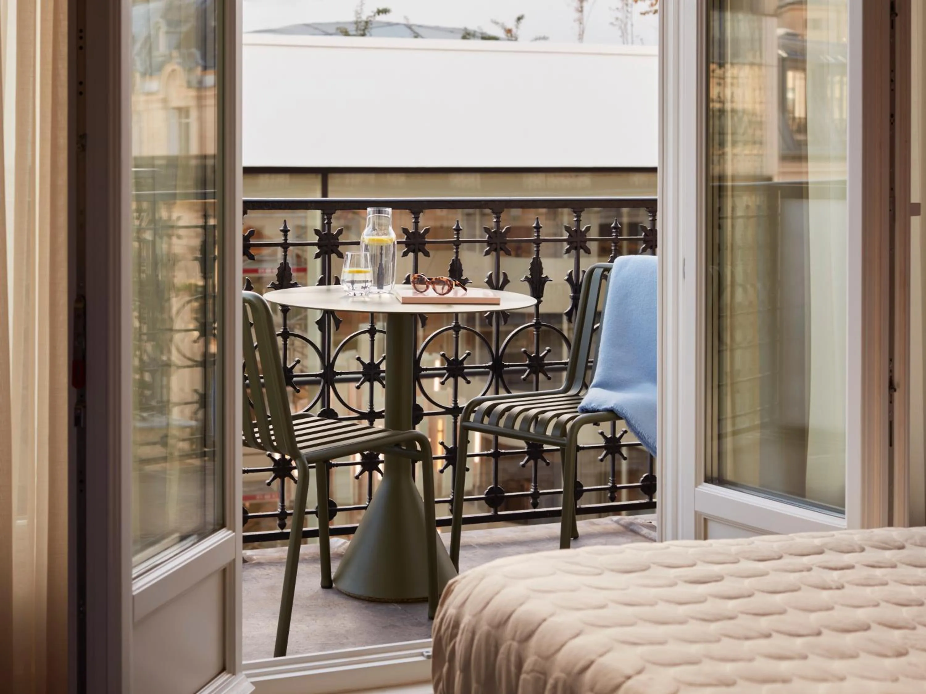 Balcony/Terrace, Bed in Numa Paris Champs-Élysées