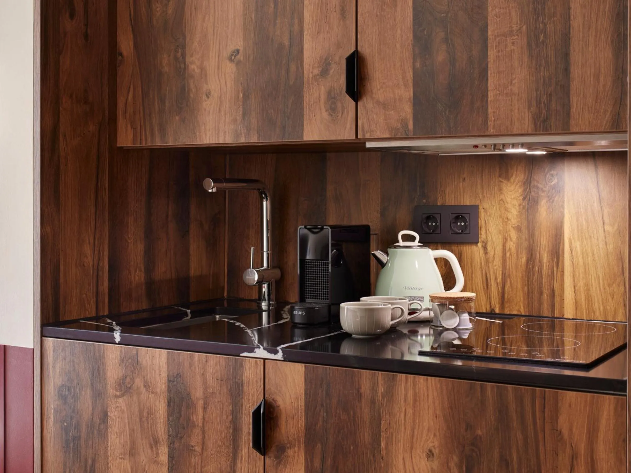 Coffee/tea facilities in Numa Paris Champs-Élysées