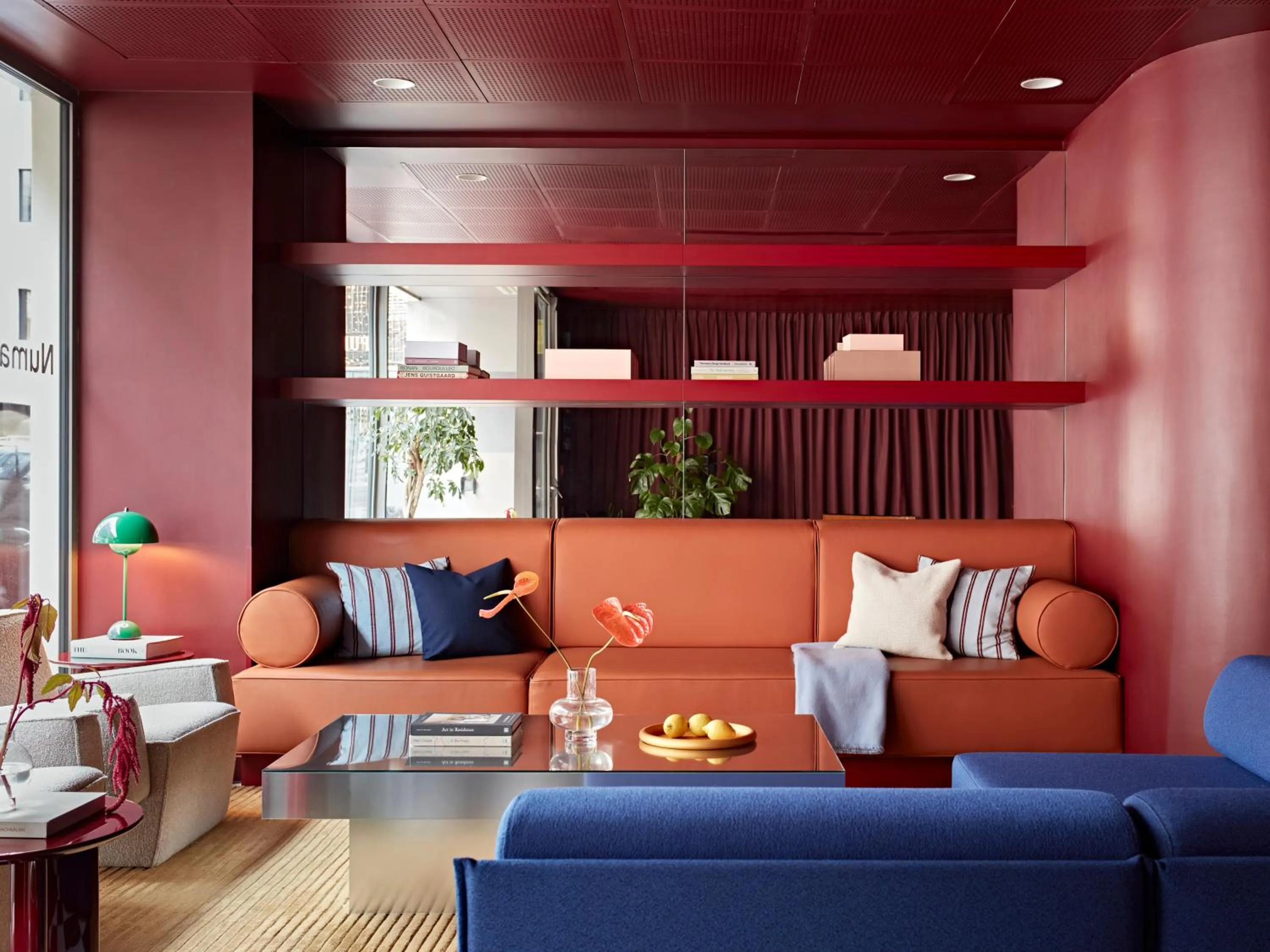 Lobby or reception in Numa Paris Champs-Élysées