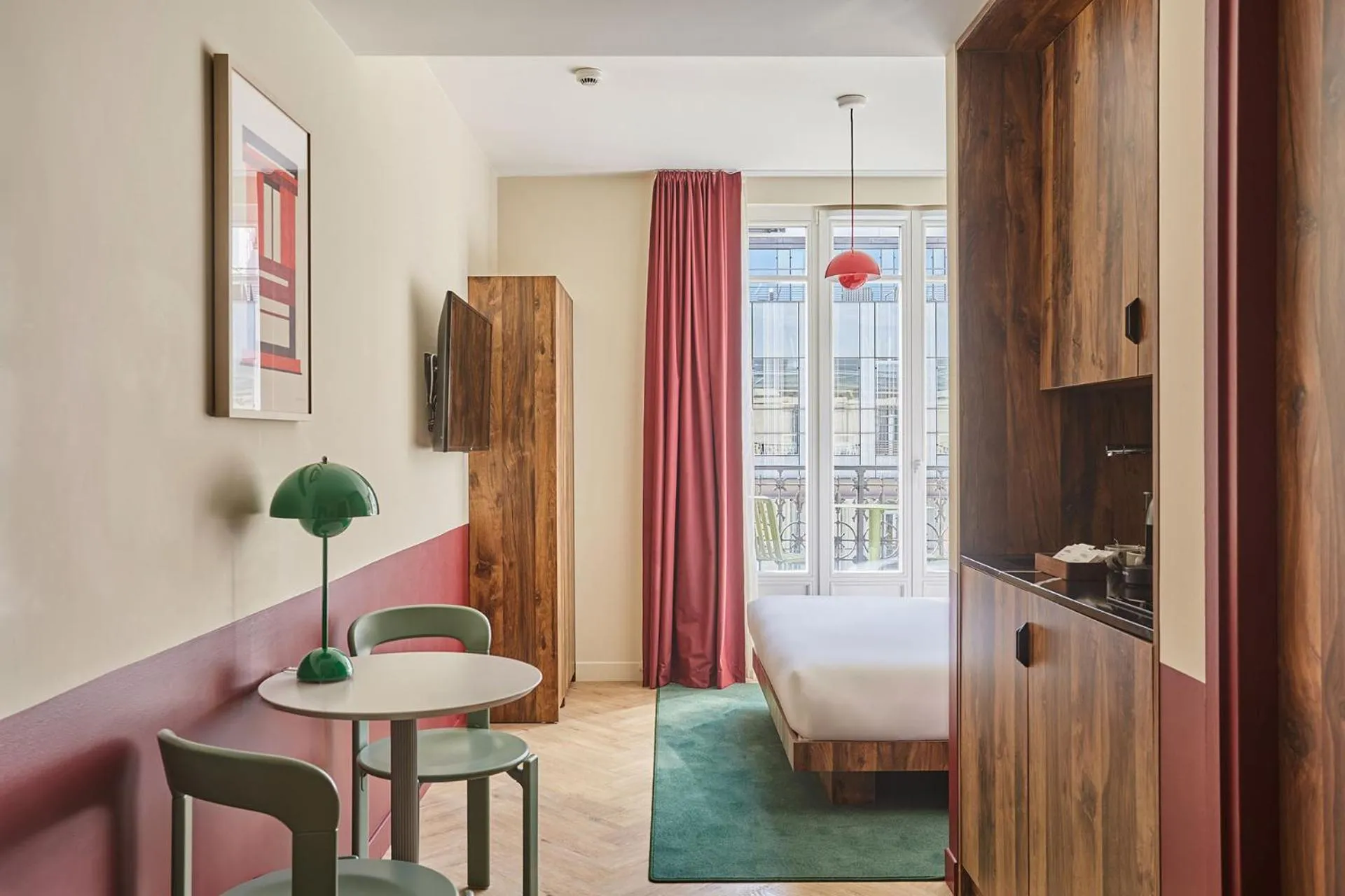 Kitchen or kitchenette, Bed in Numa Paris Champs-Élysées