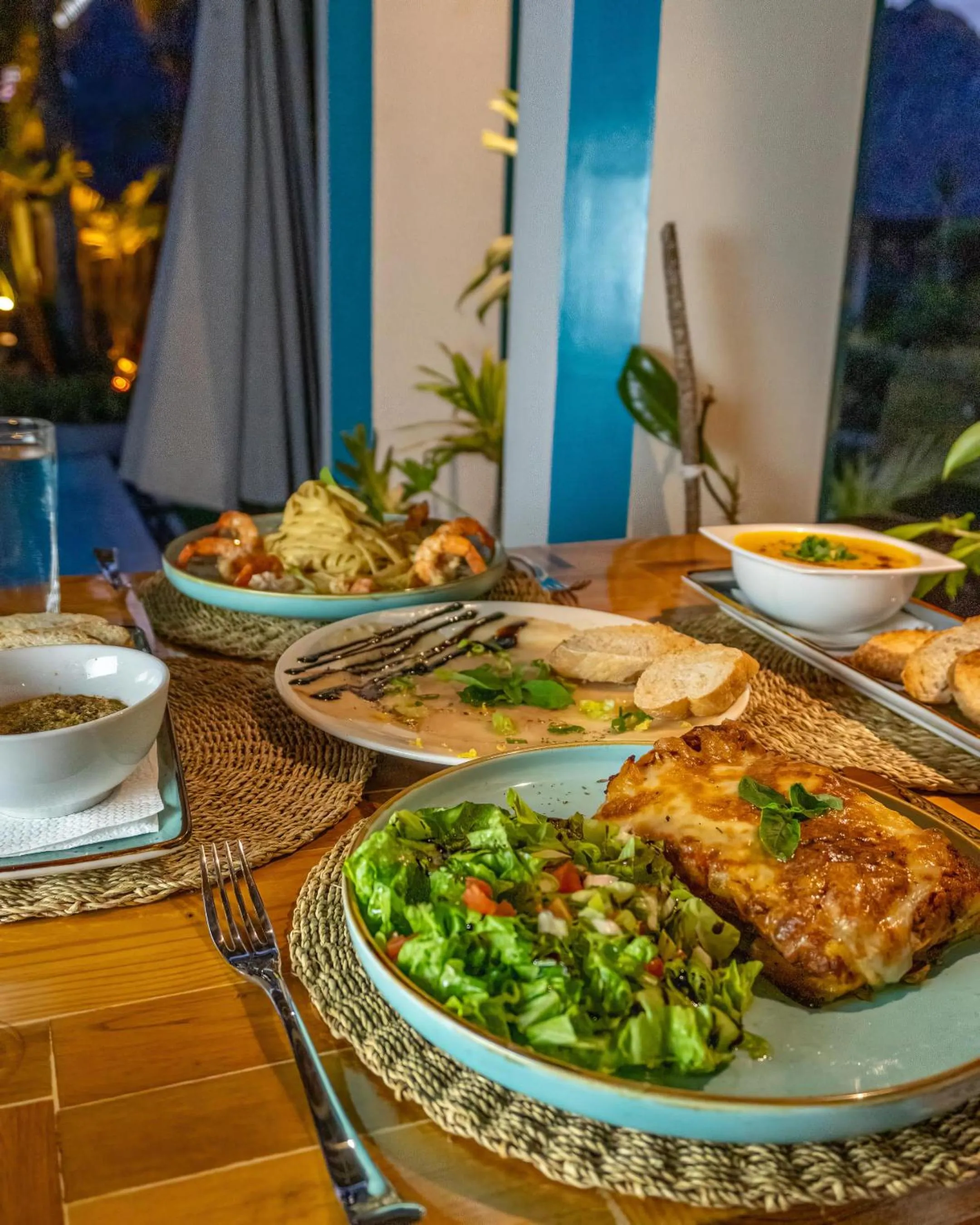 Restaurant/places to eat in Villa Kasadya