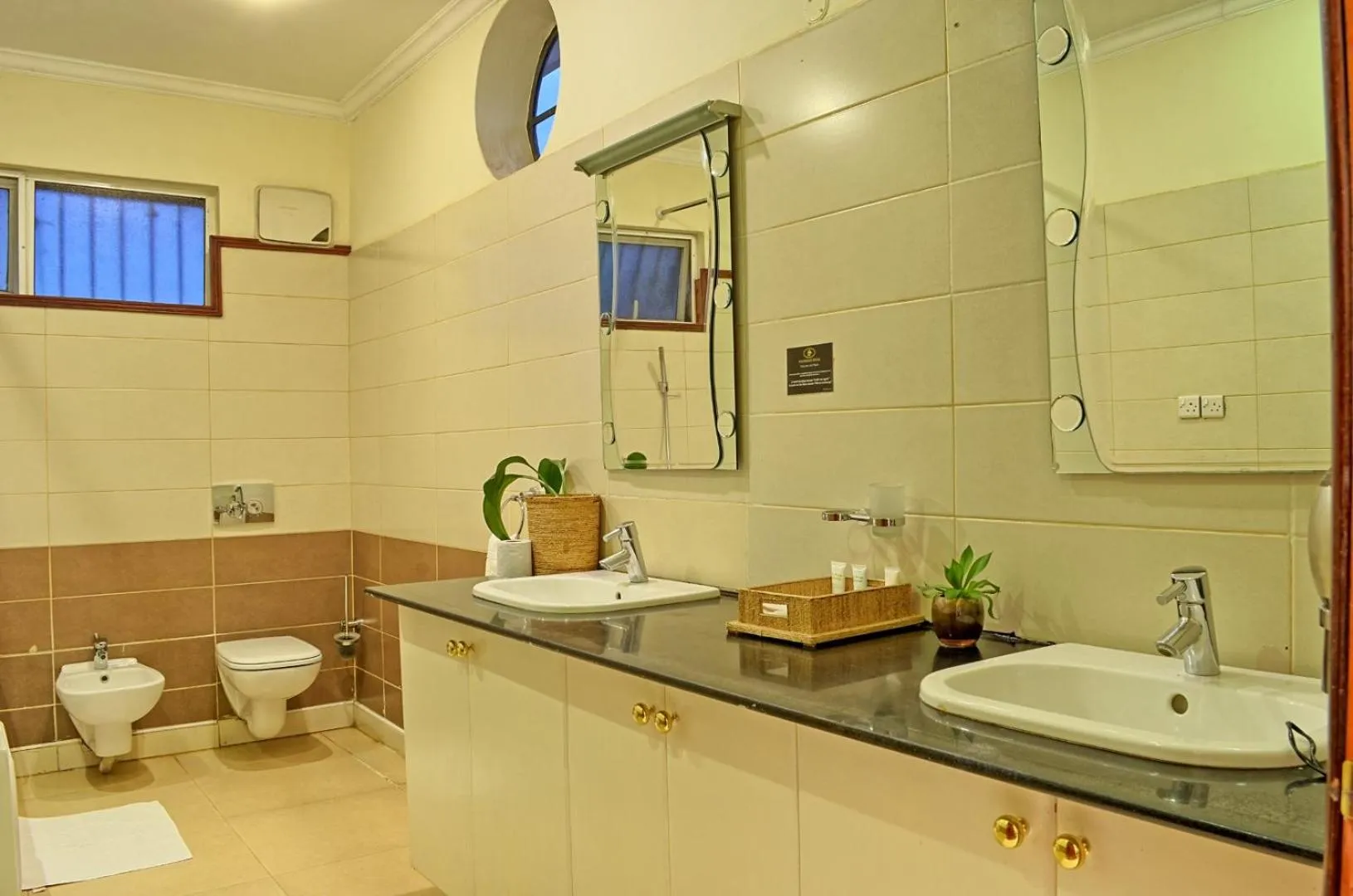 Bathroom in Sovereign Hotel