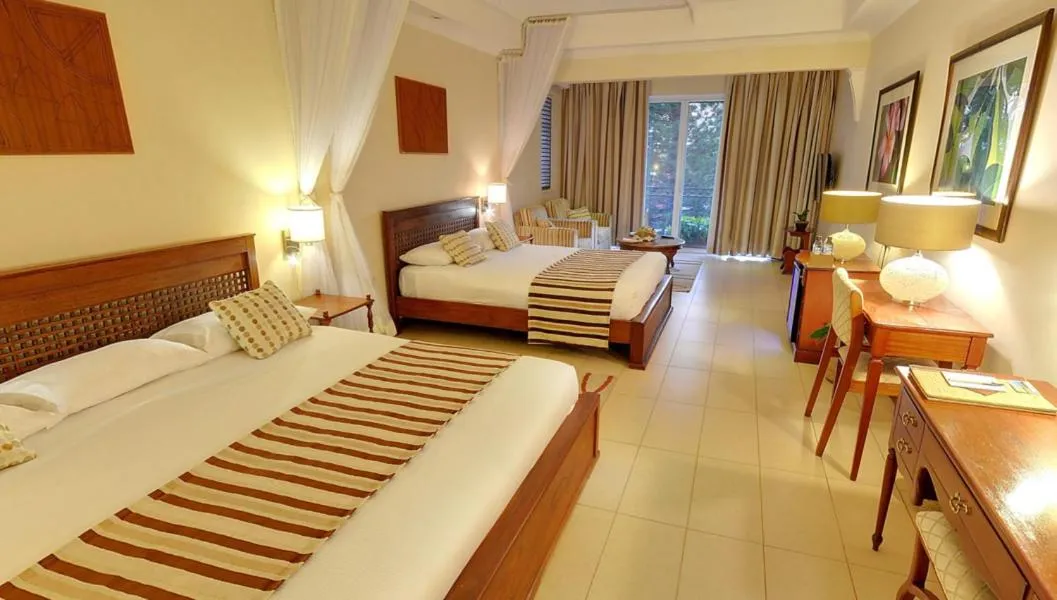 Photo of the whole room, Bed in Sovereign Hotel