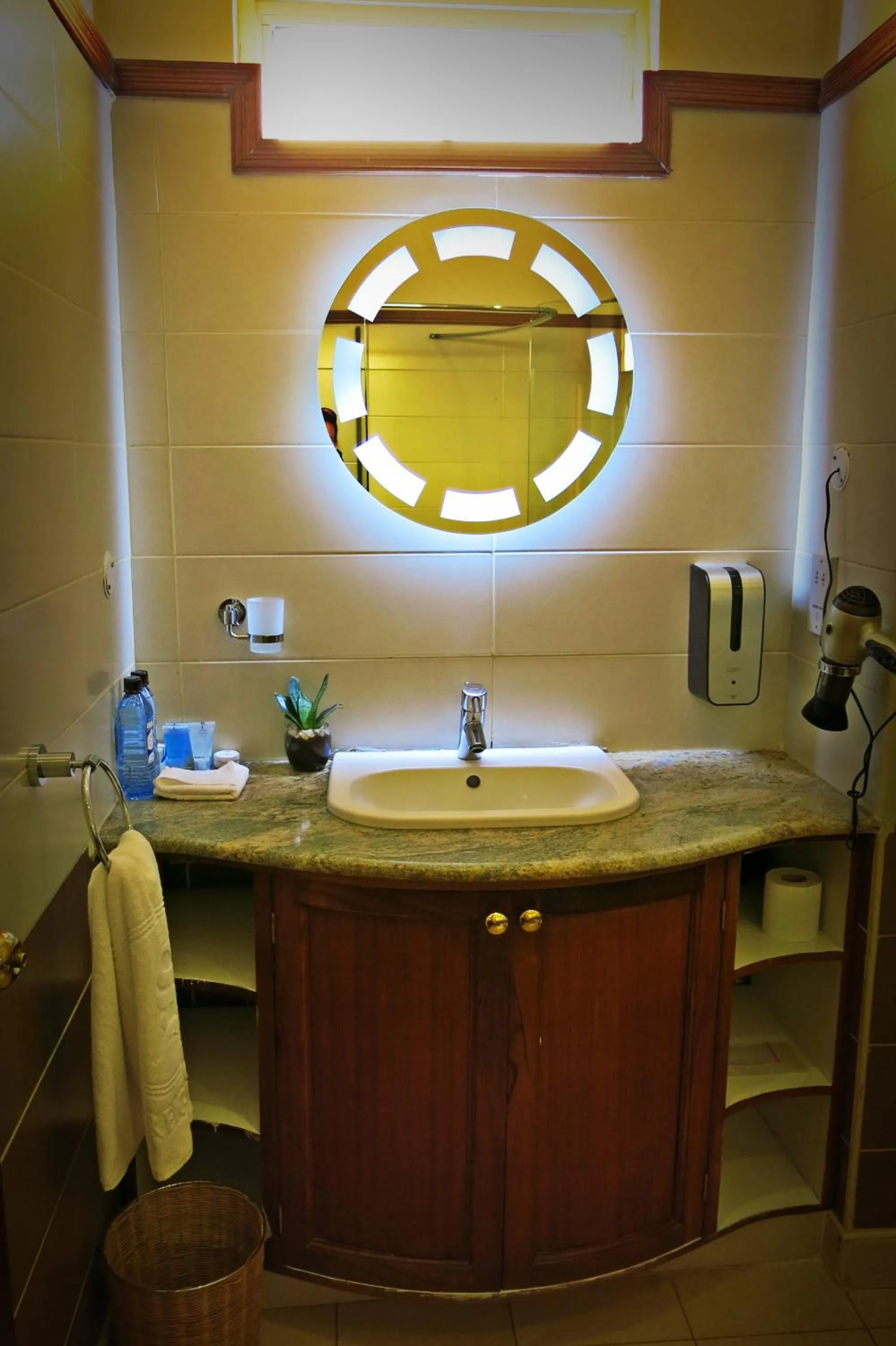 Bathroom in Sovereign Hotel