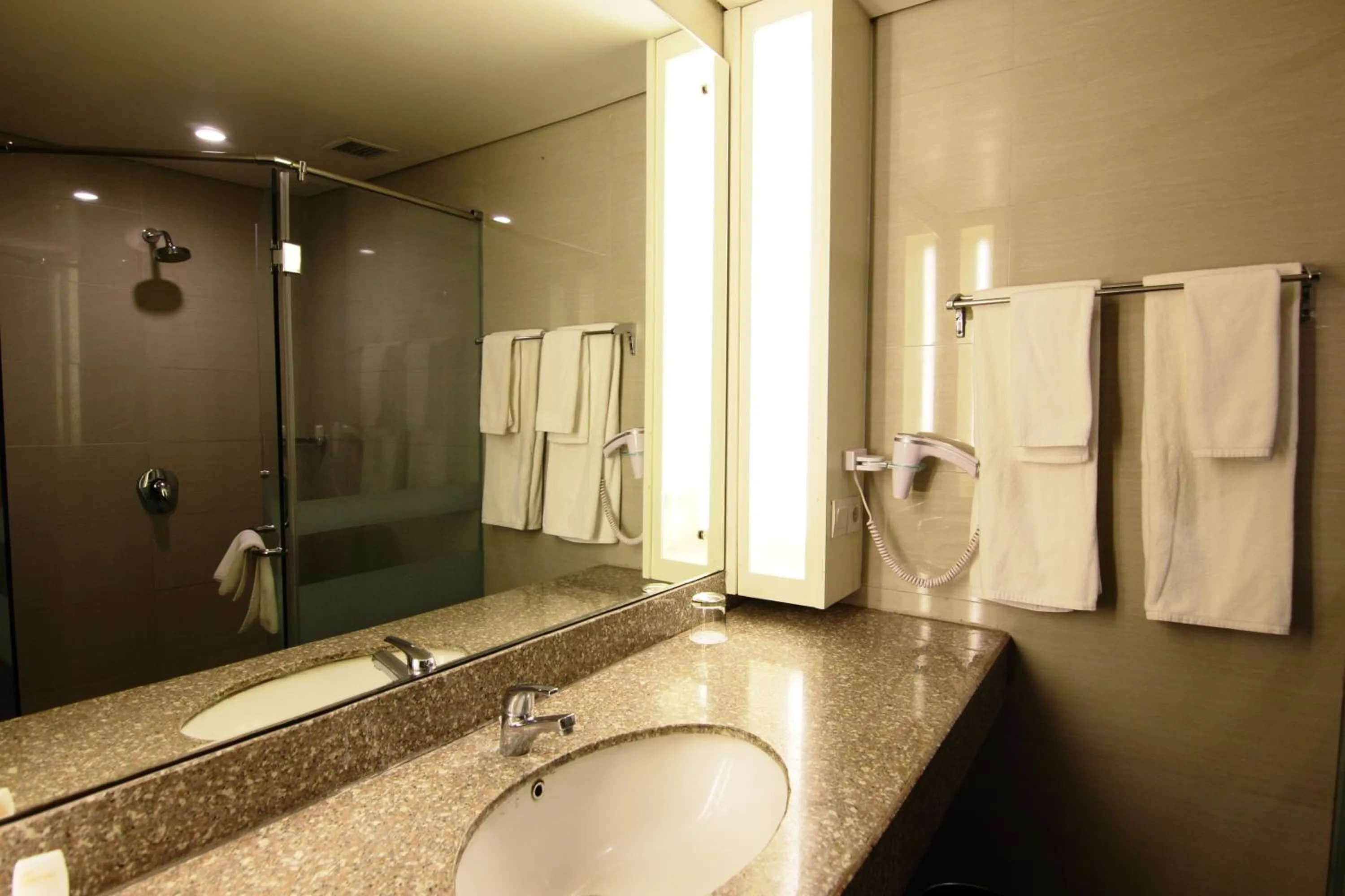 Bathroom in Golden Palace Hotel Lombok