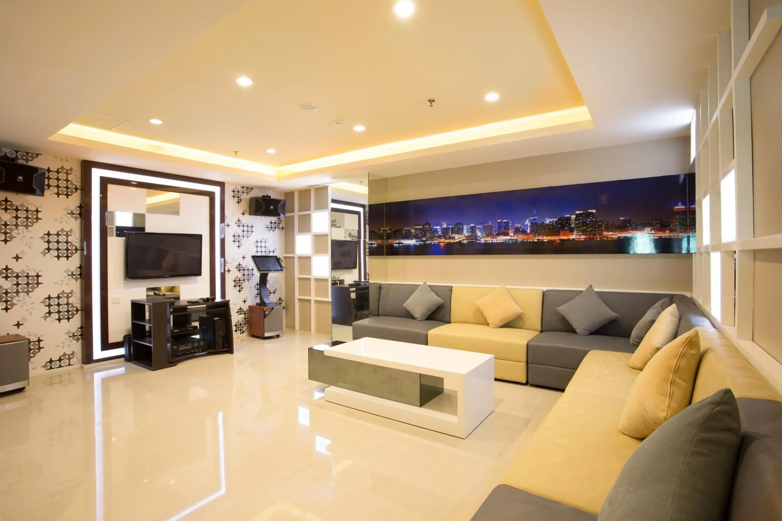 Karaoke in Golden Palace Hotel Lombok