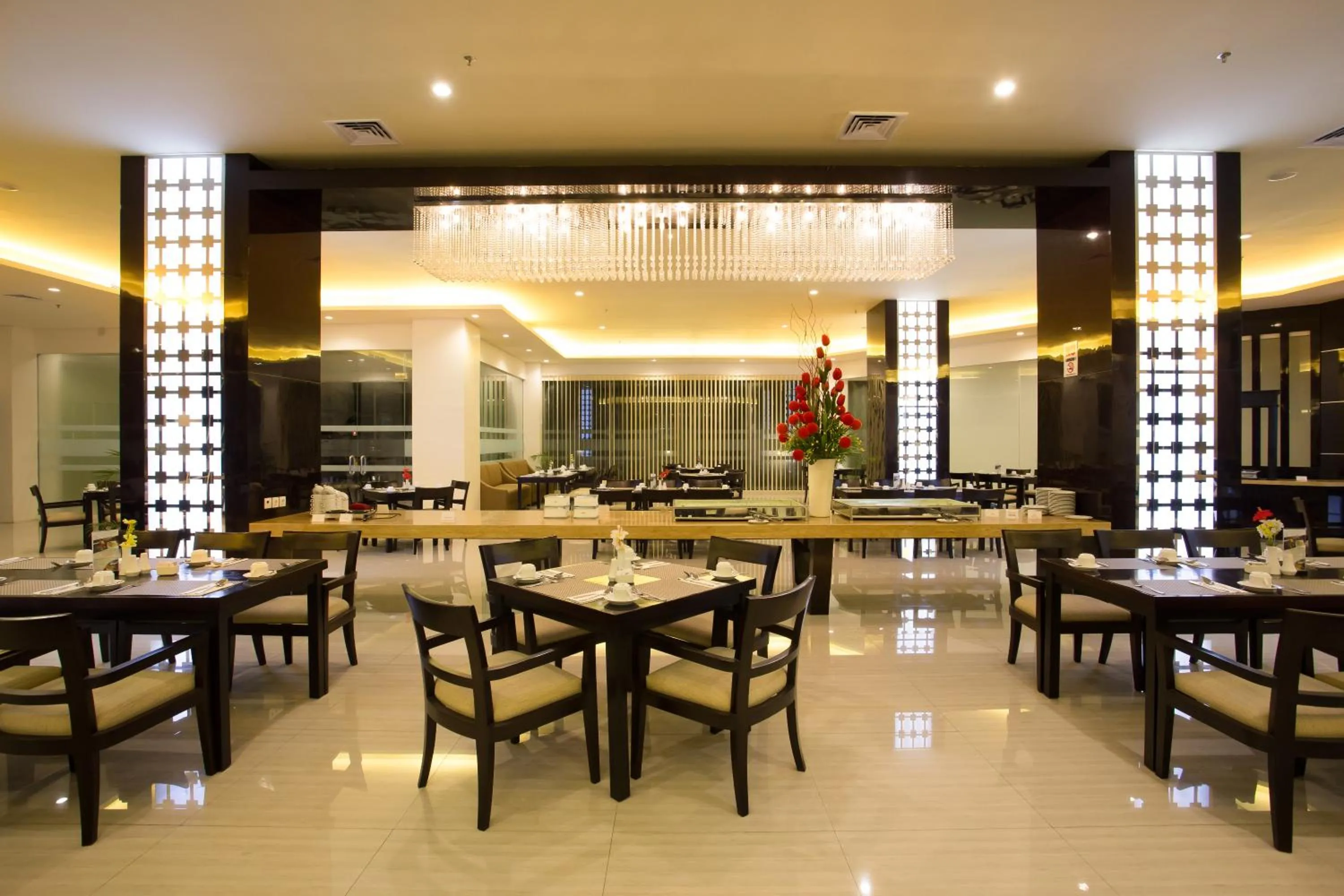 Restaurant/places to eat in Golden Palace Hotel Lombok
