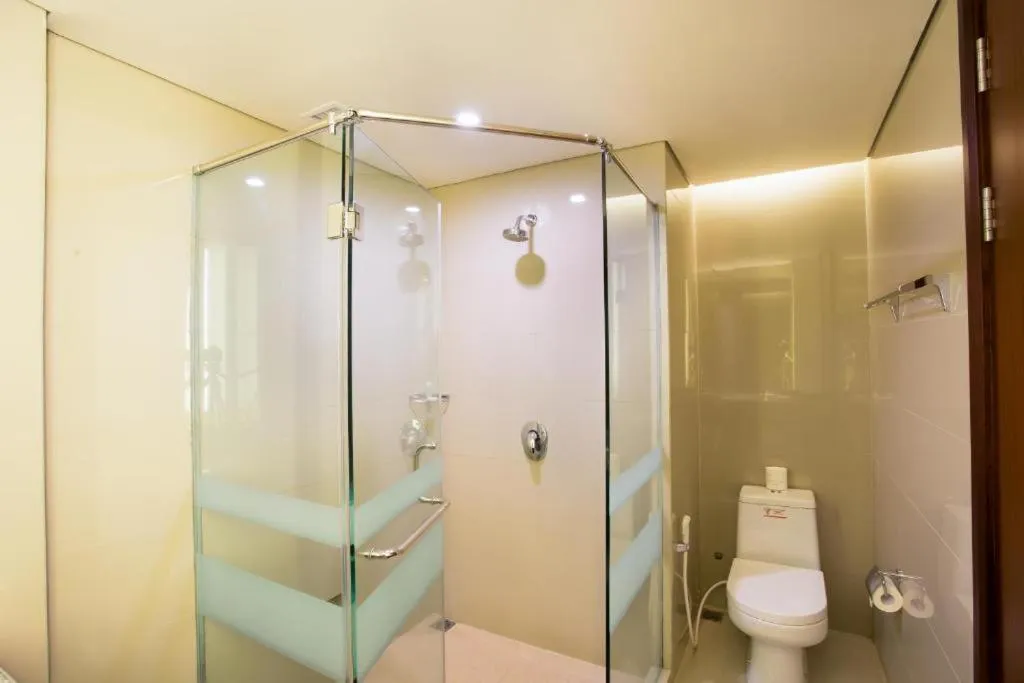 Bathroom in Golden Palace Hotel Lombok