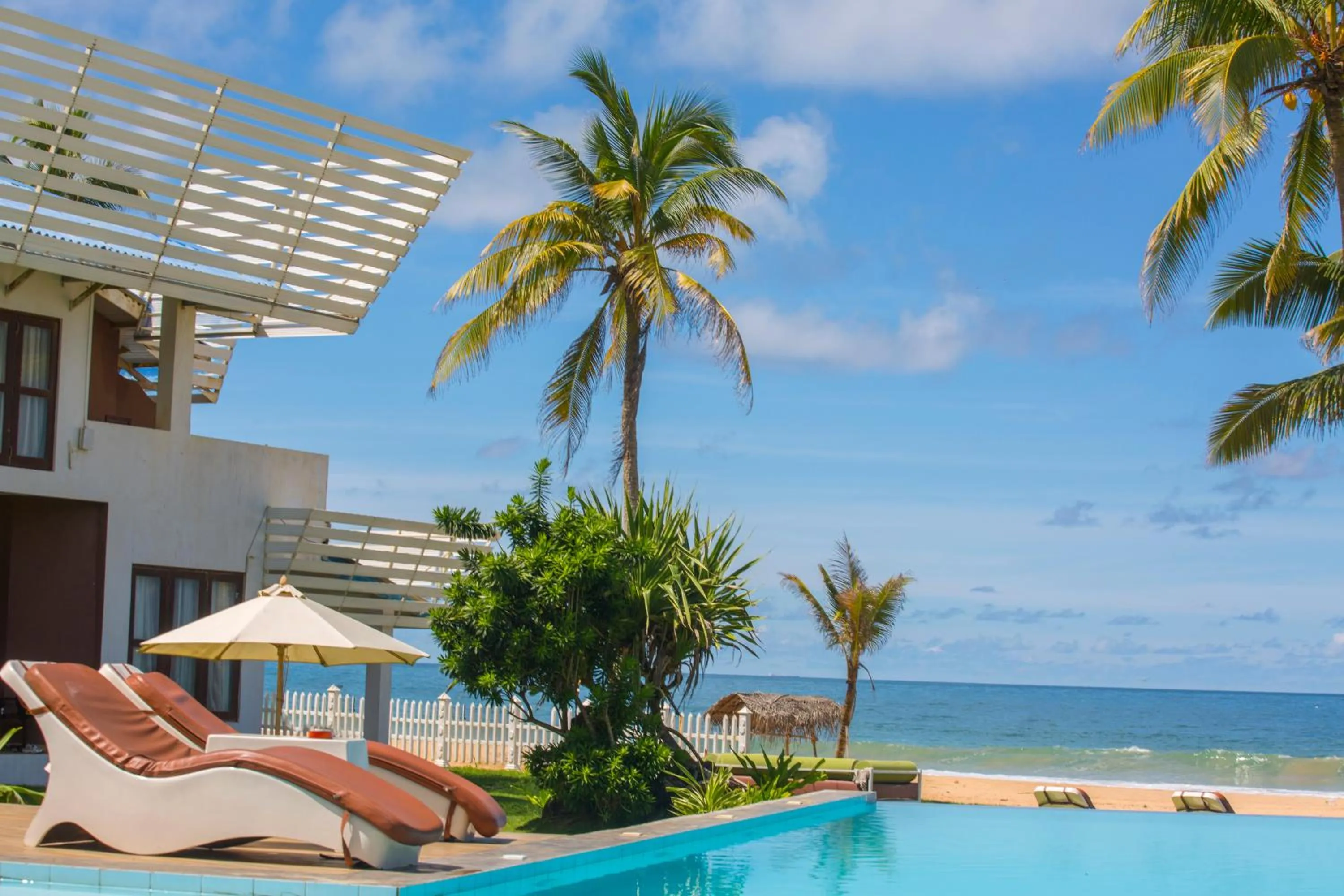 Avenra Beach Hikkaduwa