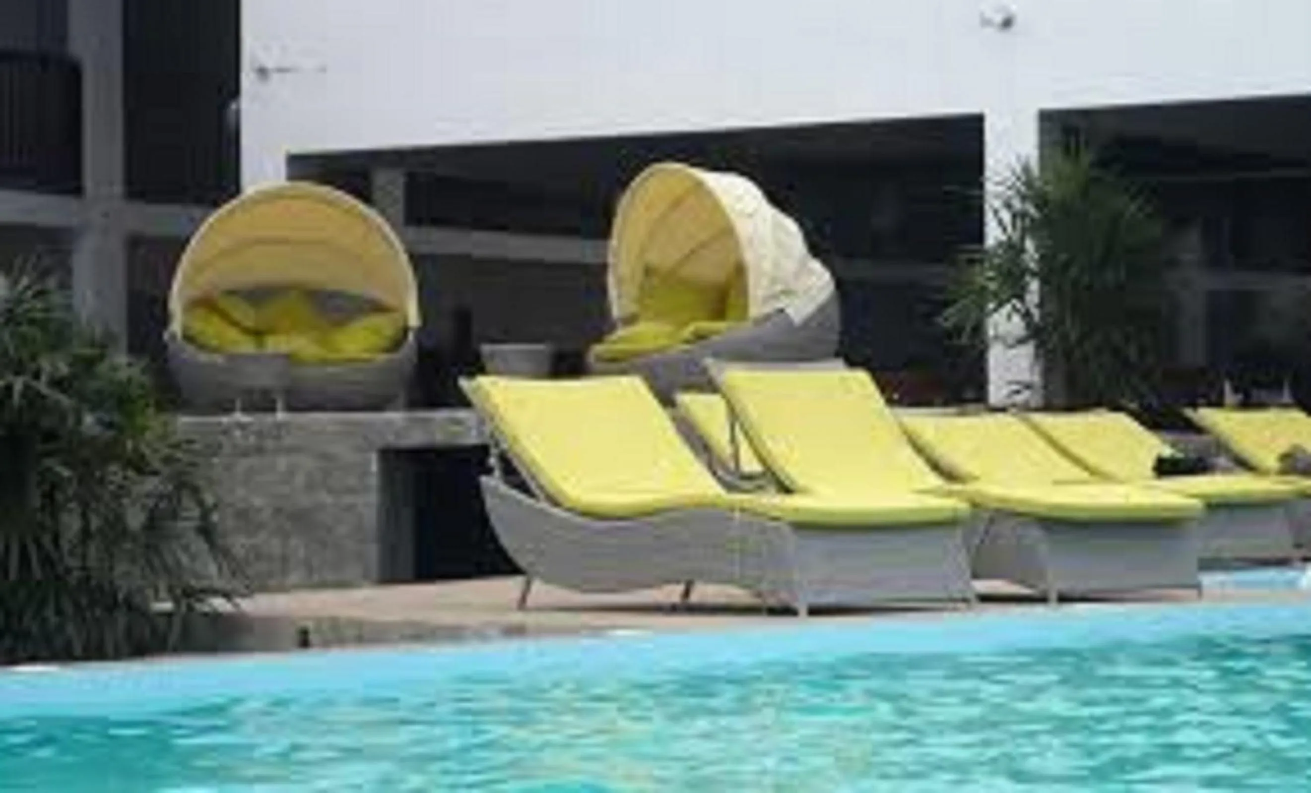 Swimming pool in Avenra Beach Hikkaduwa