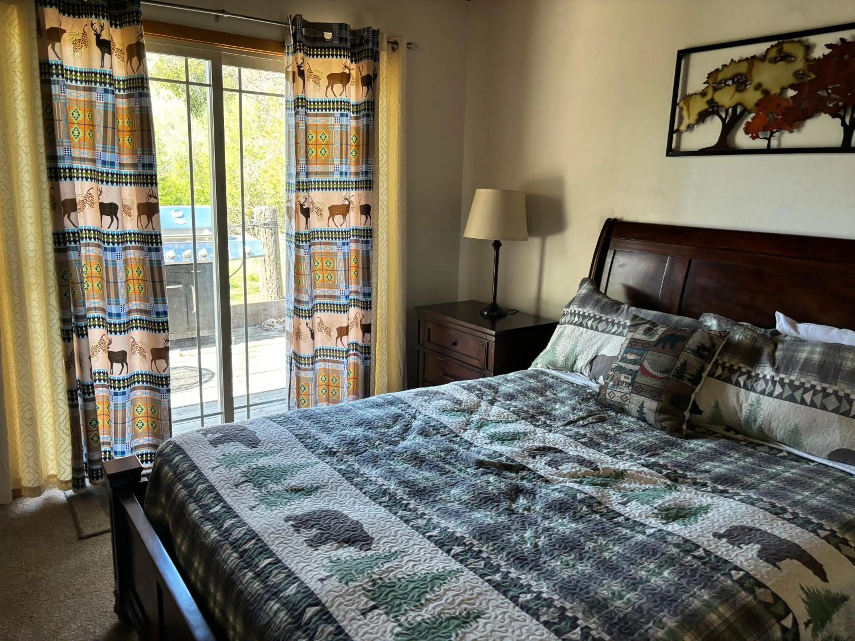 Bedroom, Bed in Sequoia River Front Cabins