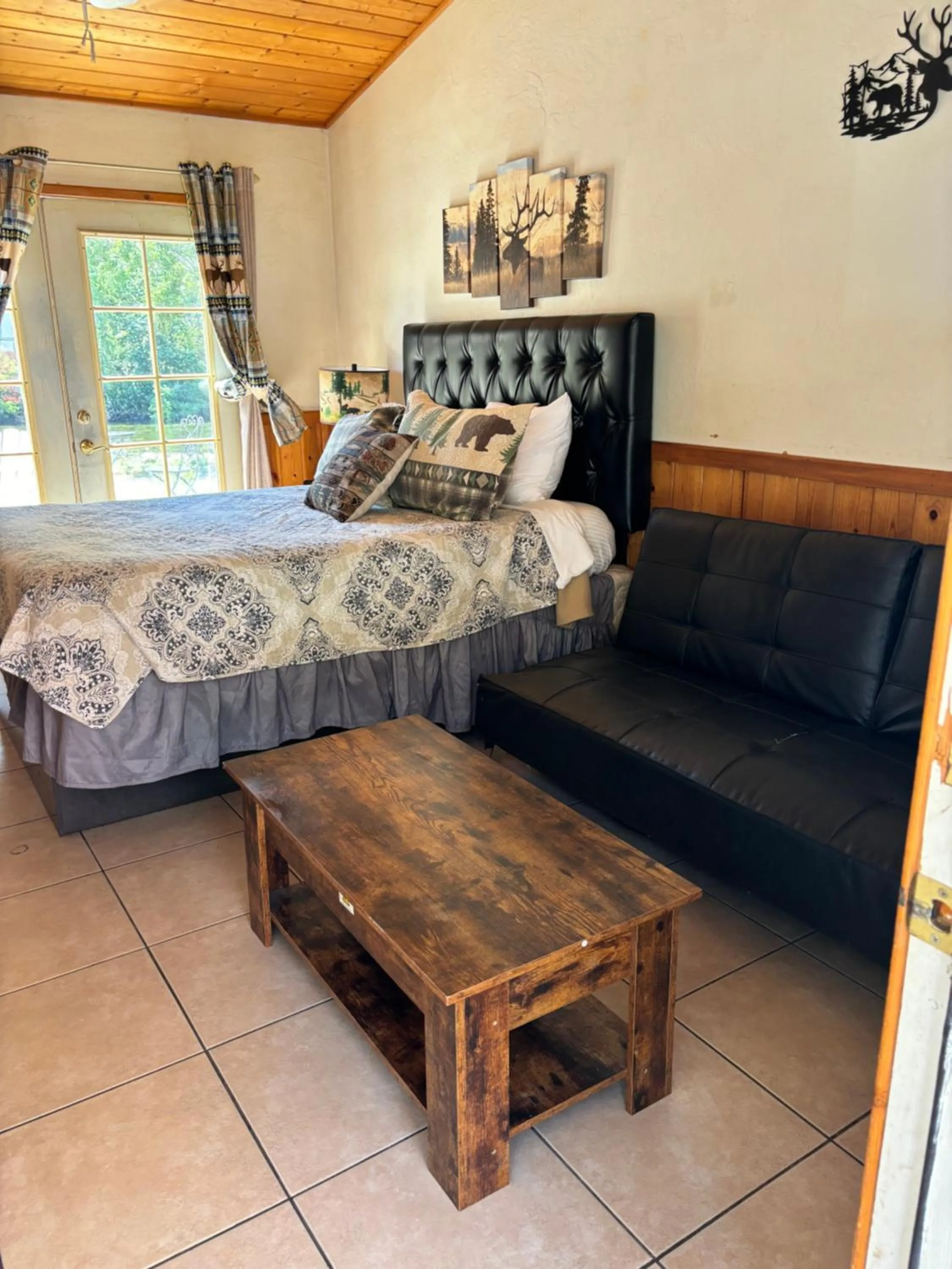 Photo of the whole room, Bed in Sequoia River Front Cabins