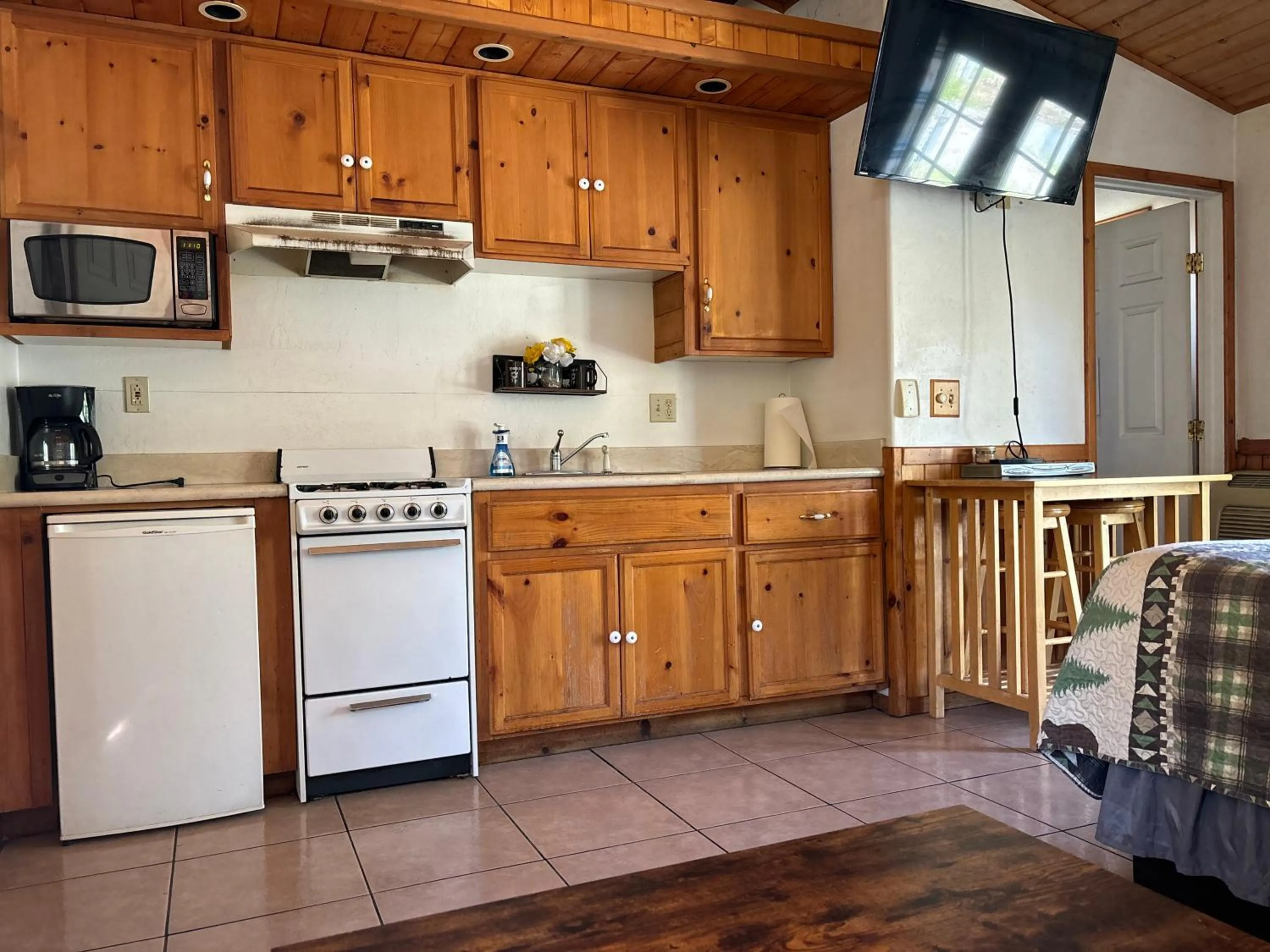 Kitchen or kitchenette in Sequoia River Front Cabins