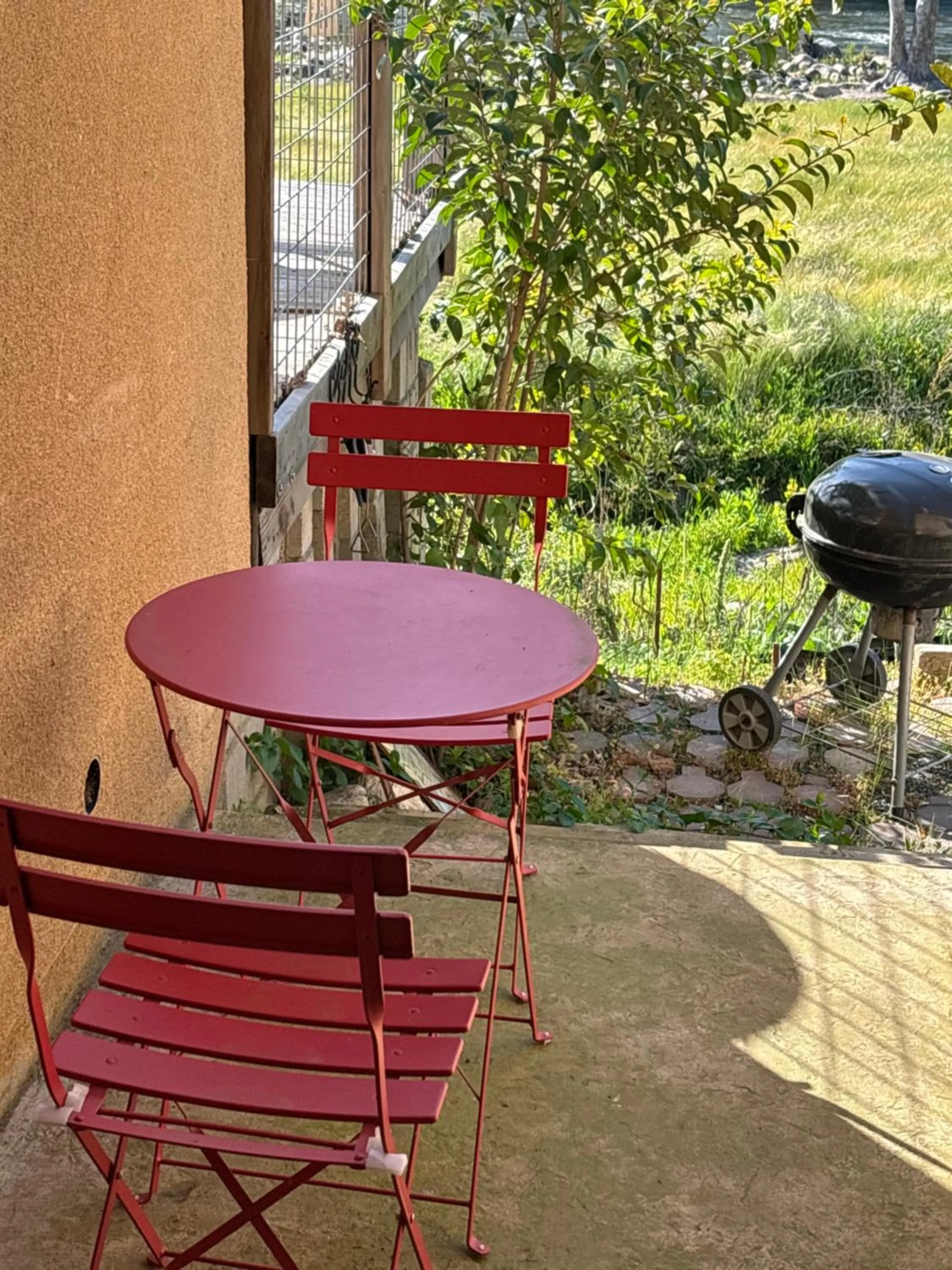 BBQ facilities in Sequoia River Front Cabins
