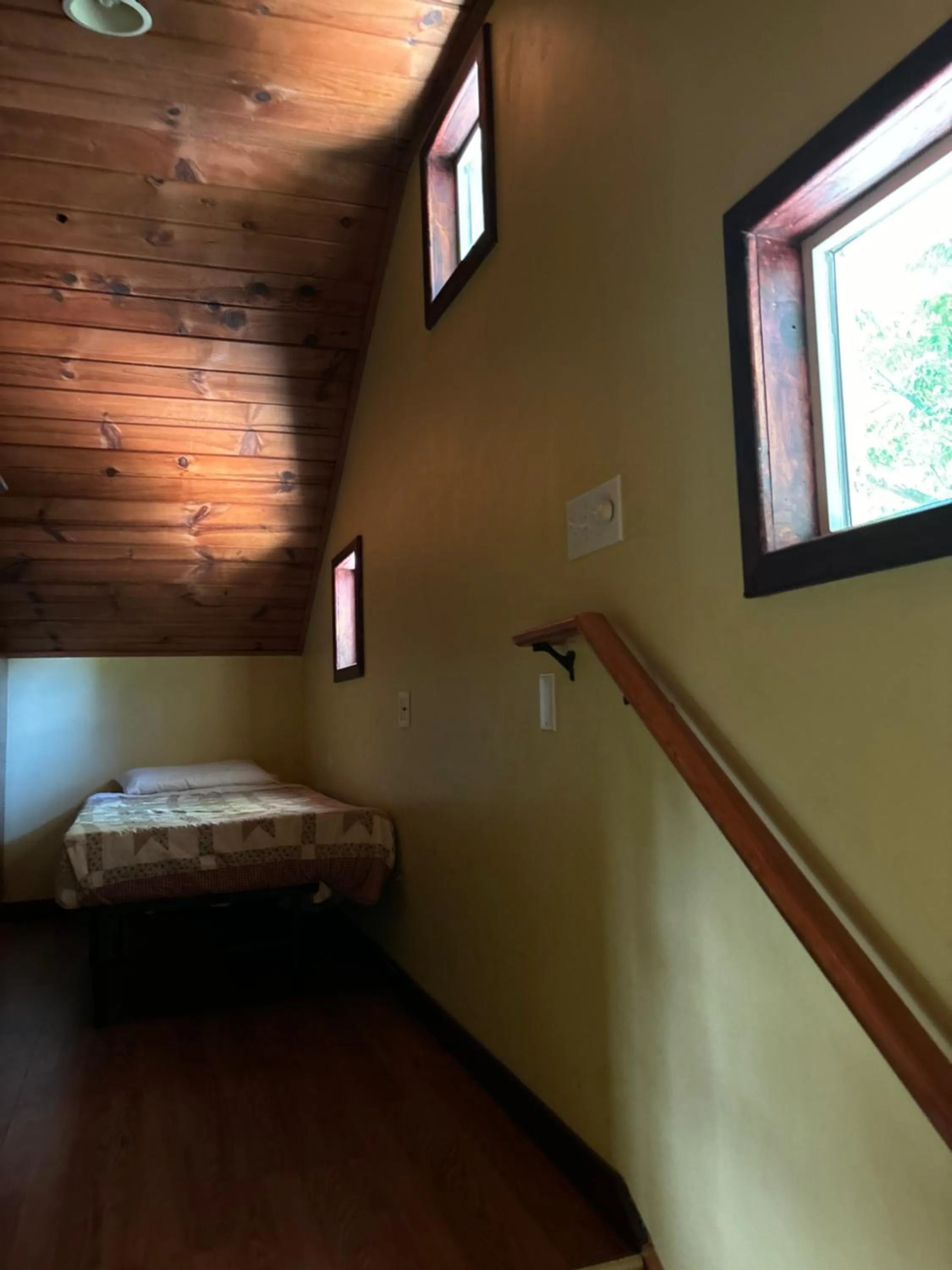Bedroom, Bed in Sequoia River Front Cabins