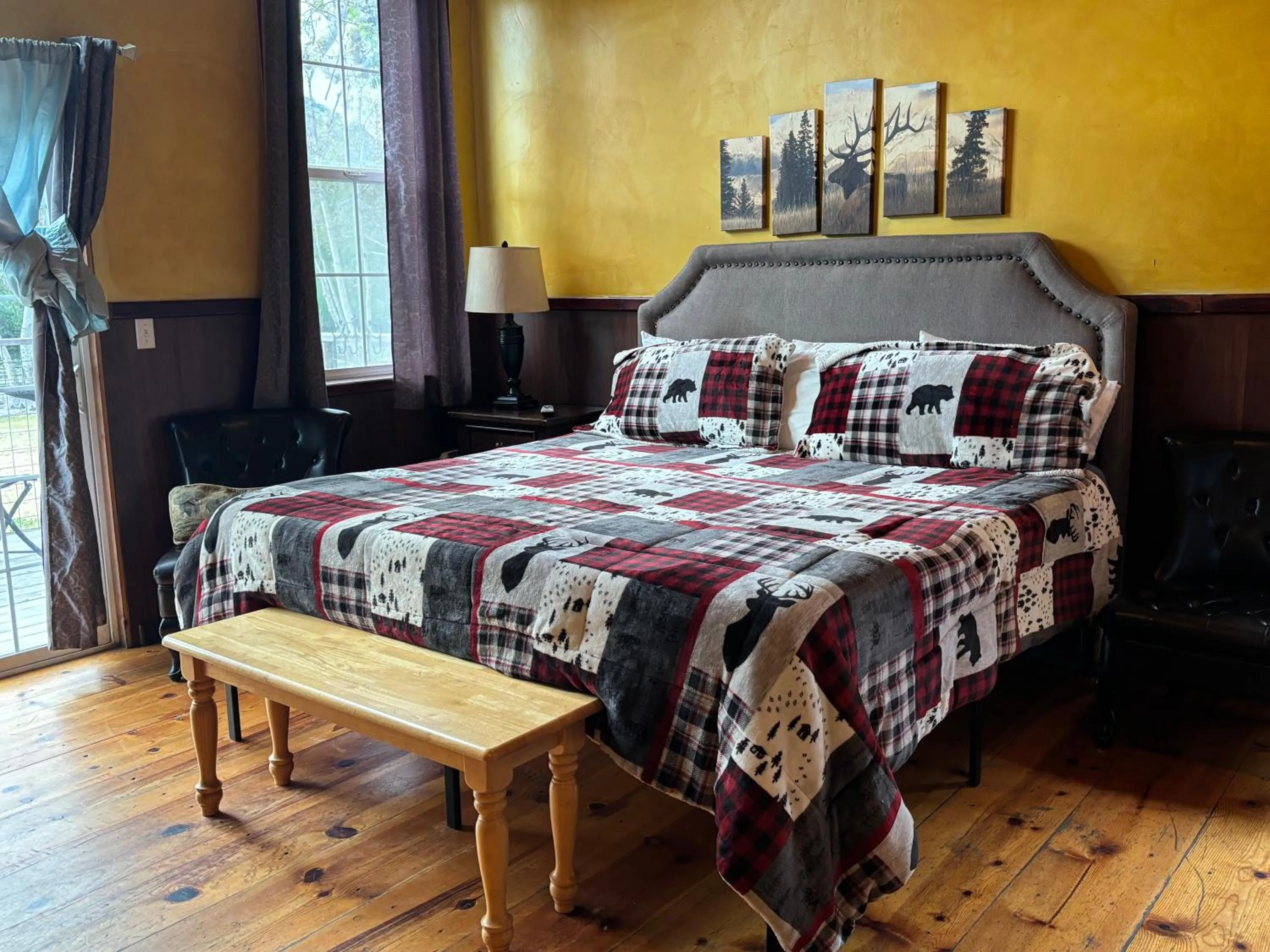 Bedroom, Bed in Sequoia River Front Cabins