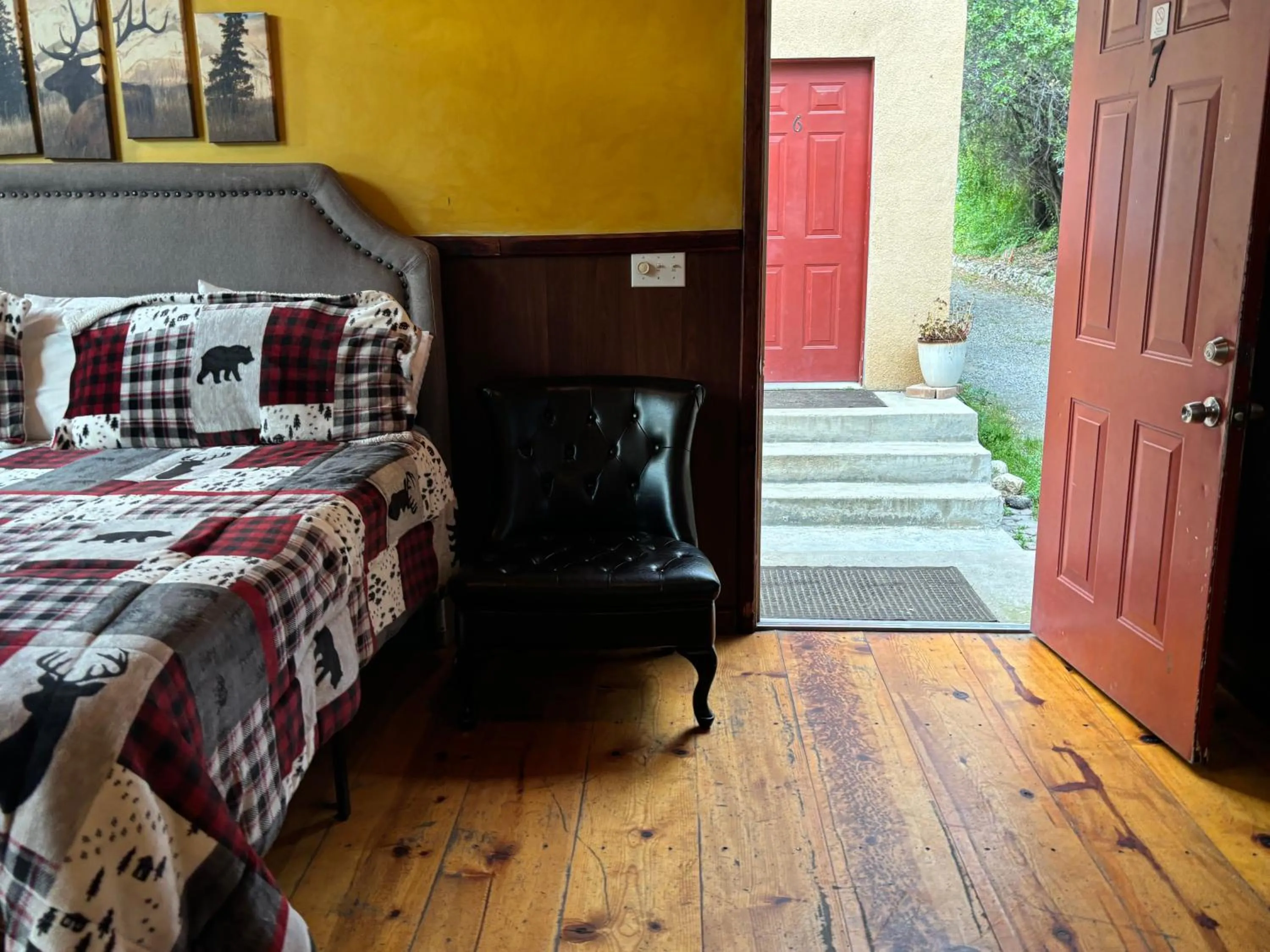 Bedroom, Bed in Sequoia River Front Cabins