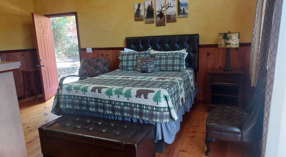 Bedroom, Bed in Sequoia River Front Cabins