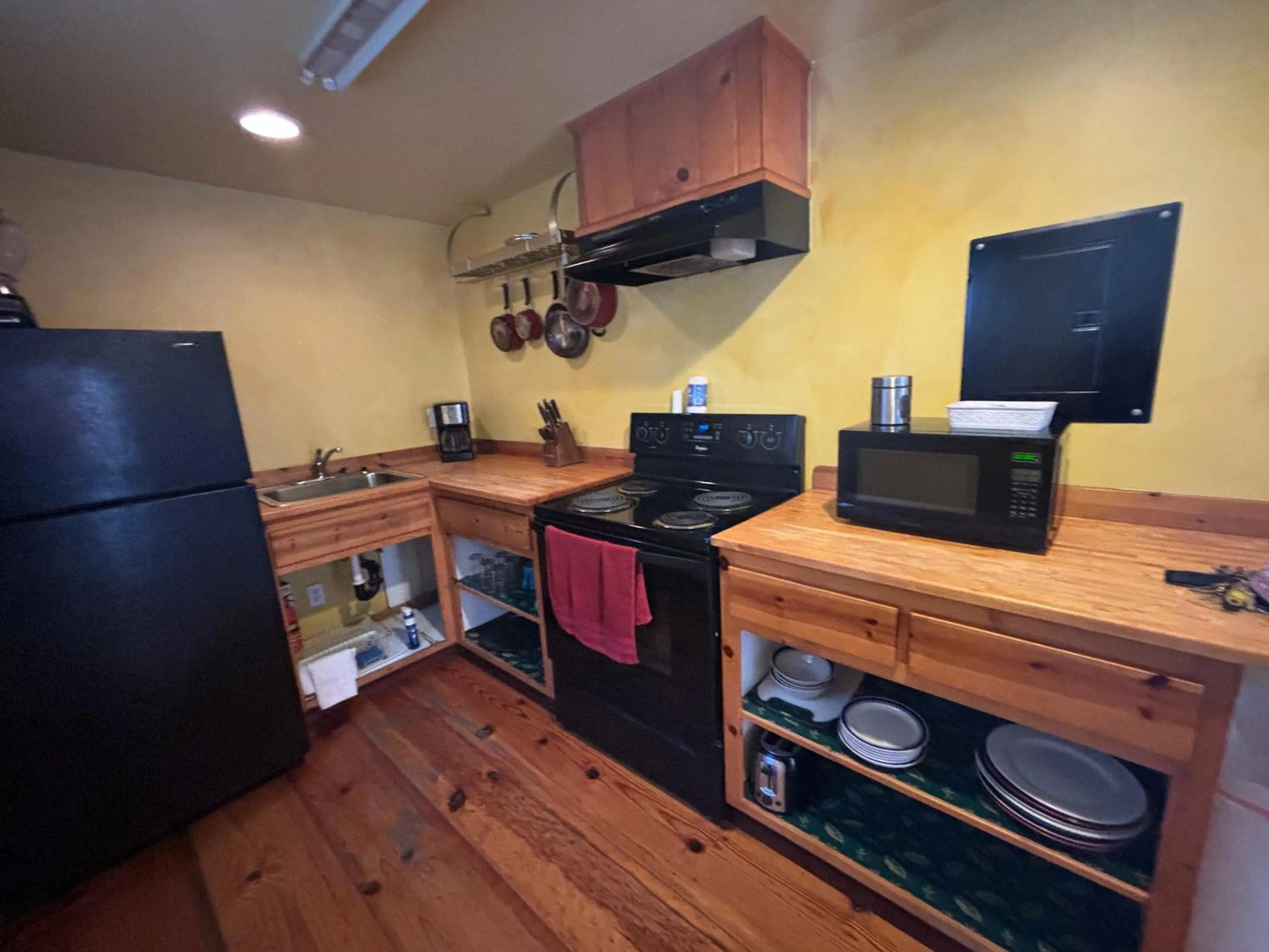 Kitchen or kitchenette in Sequoia River Front Cabins