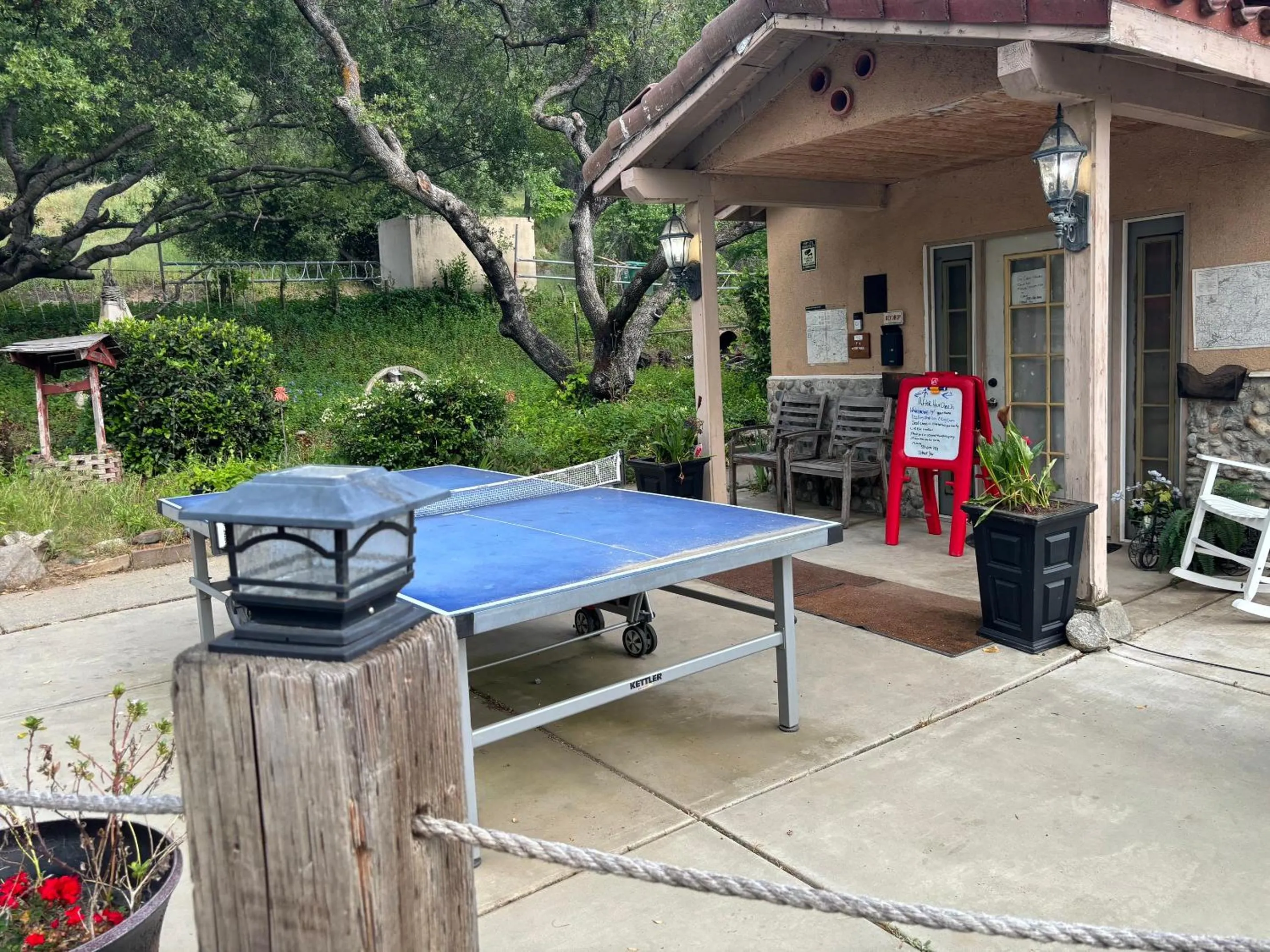 Table tennis in Sequoia River Front Cabins