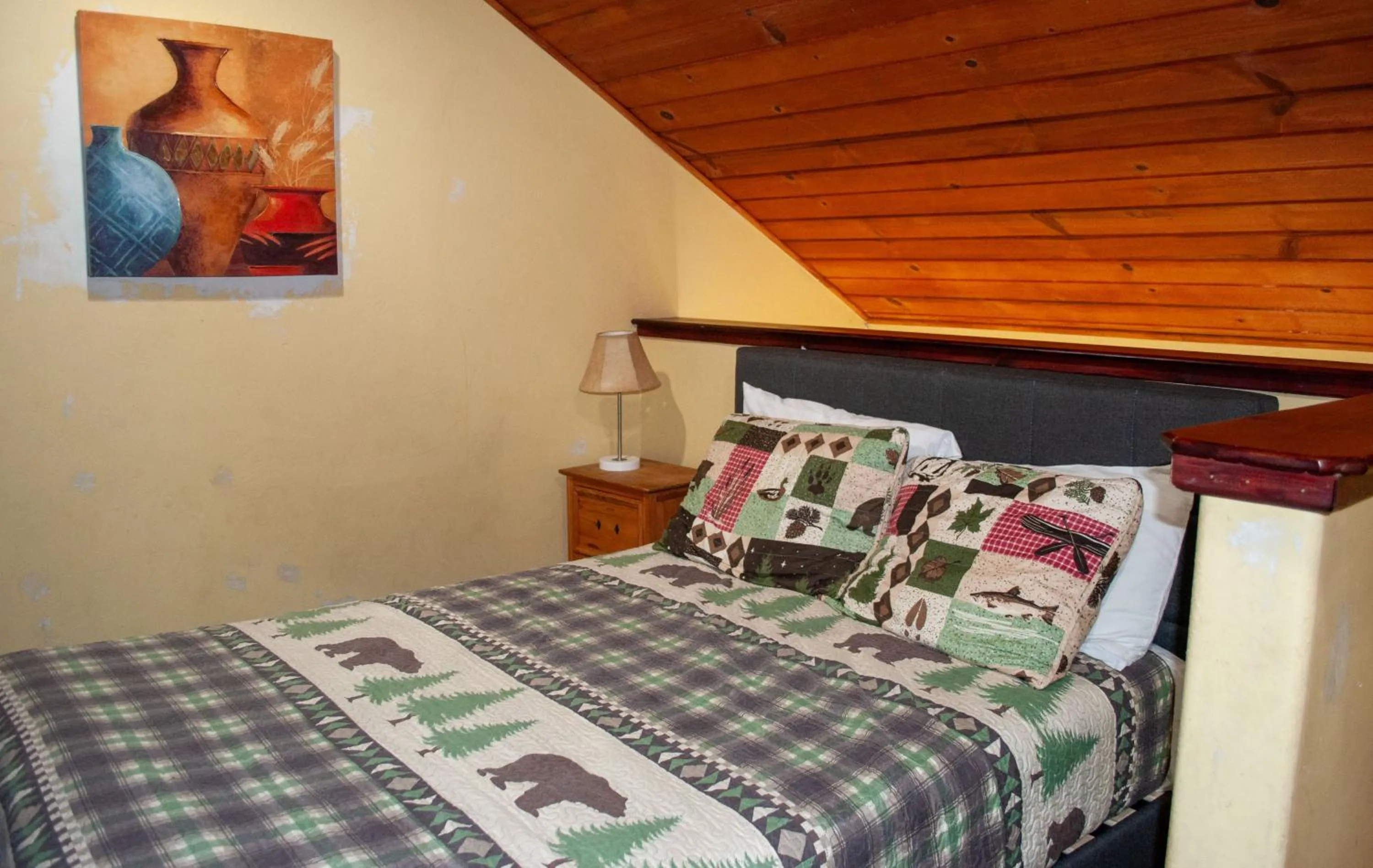 Bedroom, Bed in Sequoia River Front Cabins