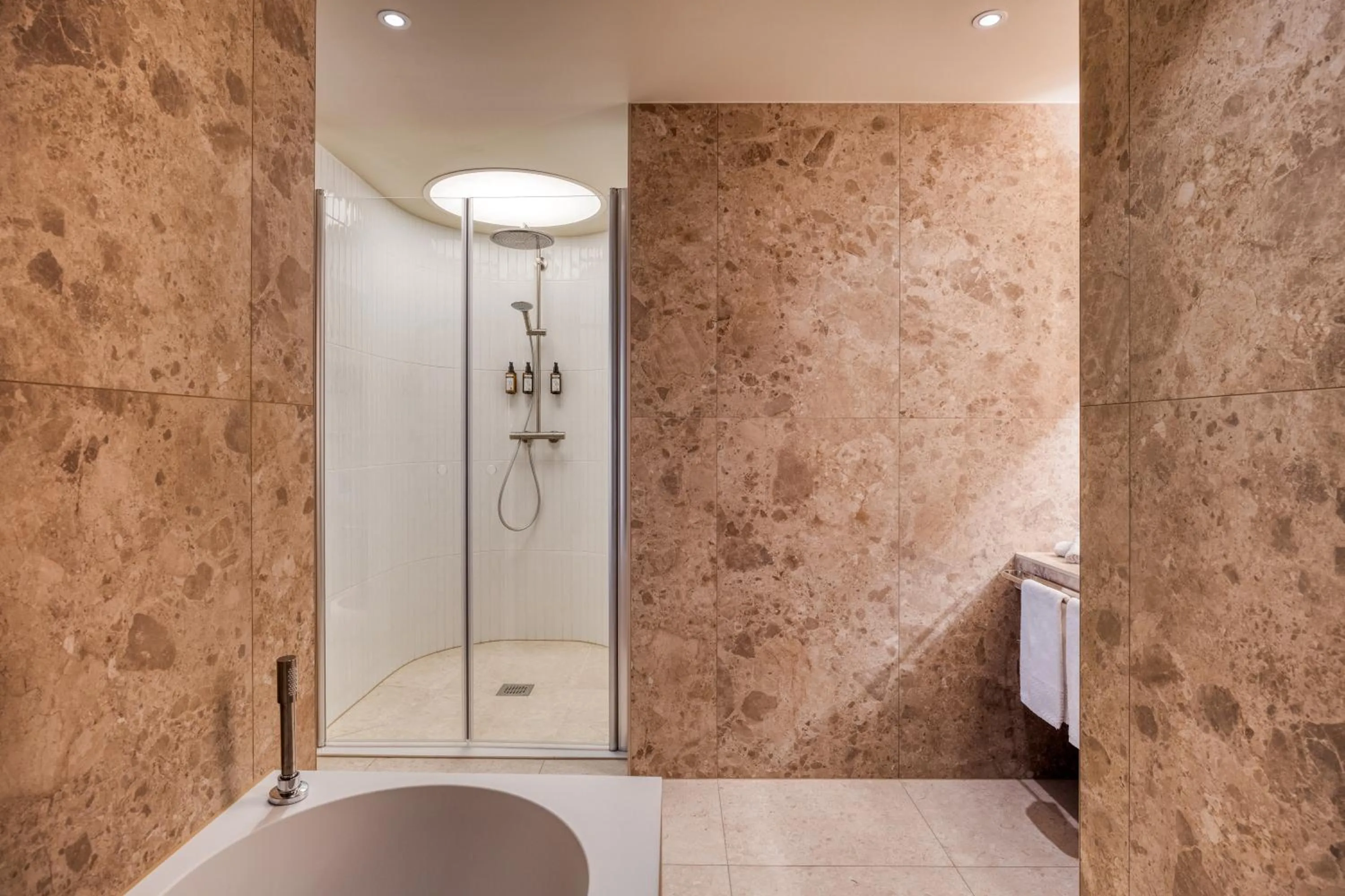 Shower in Mövenpick hotel Brussels airport