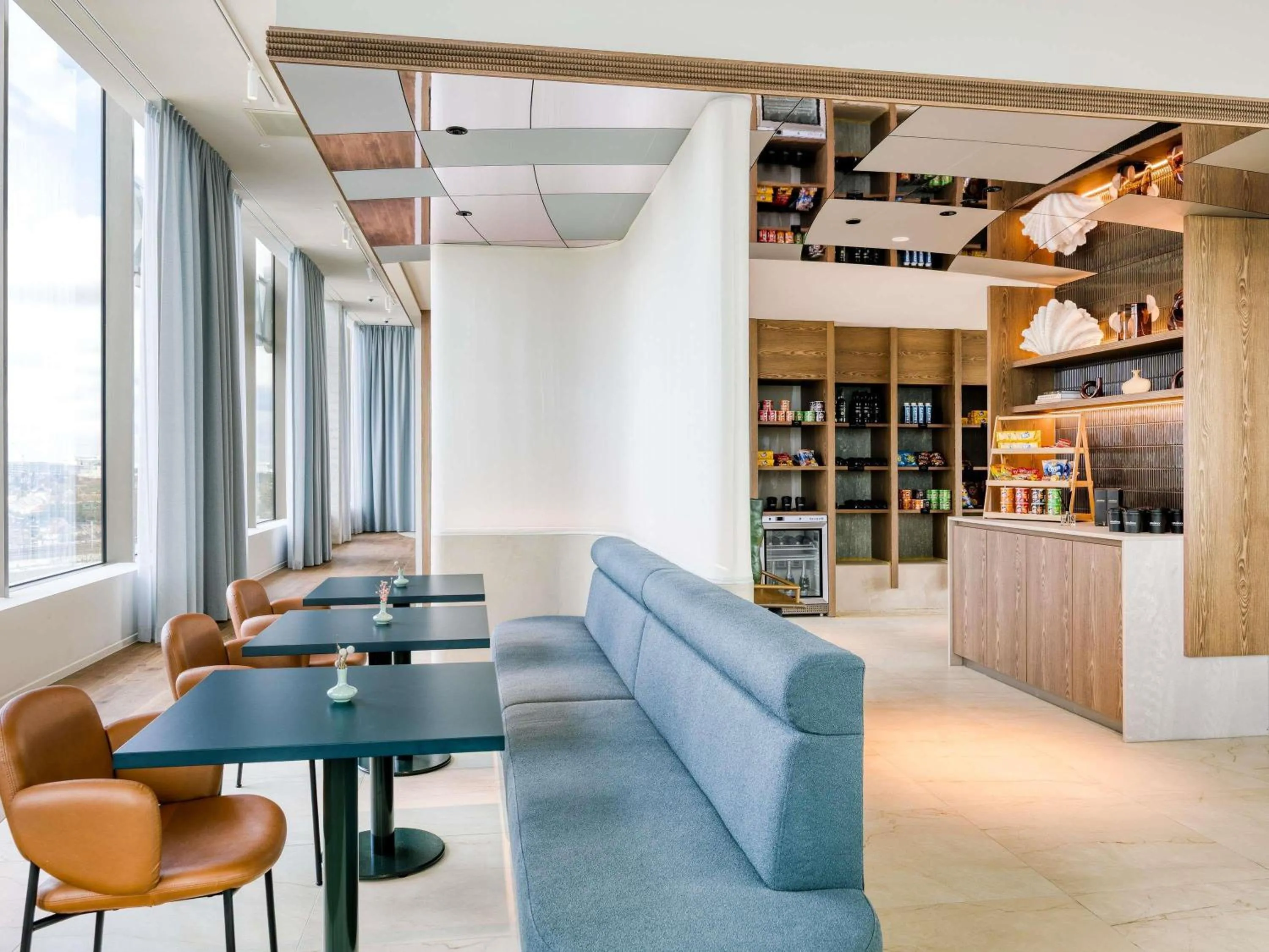 Lounge or bar in Mövenpick hotel Brussels airport