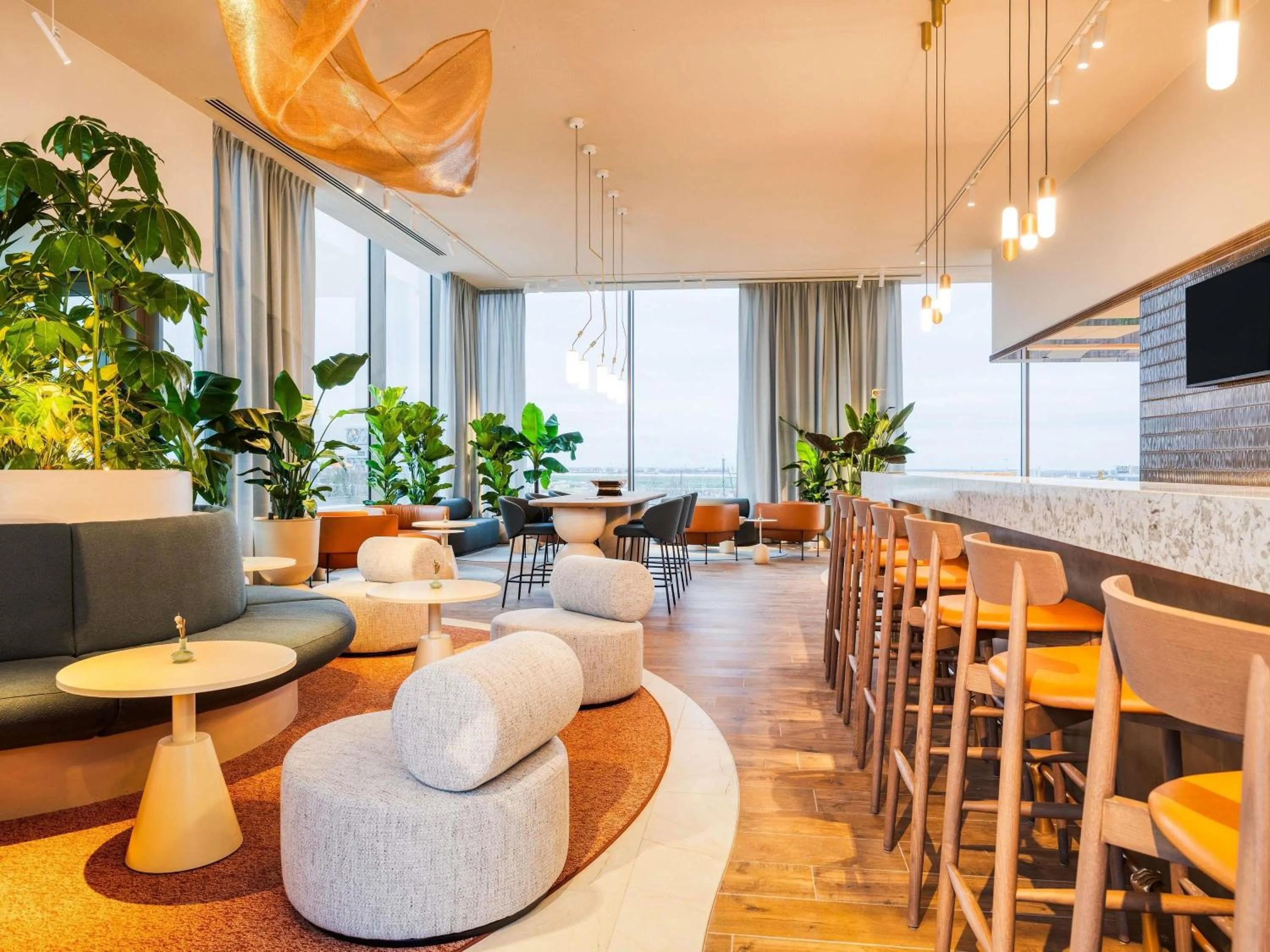 Lounge or bar in Mövenpick hotel Brussels airport