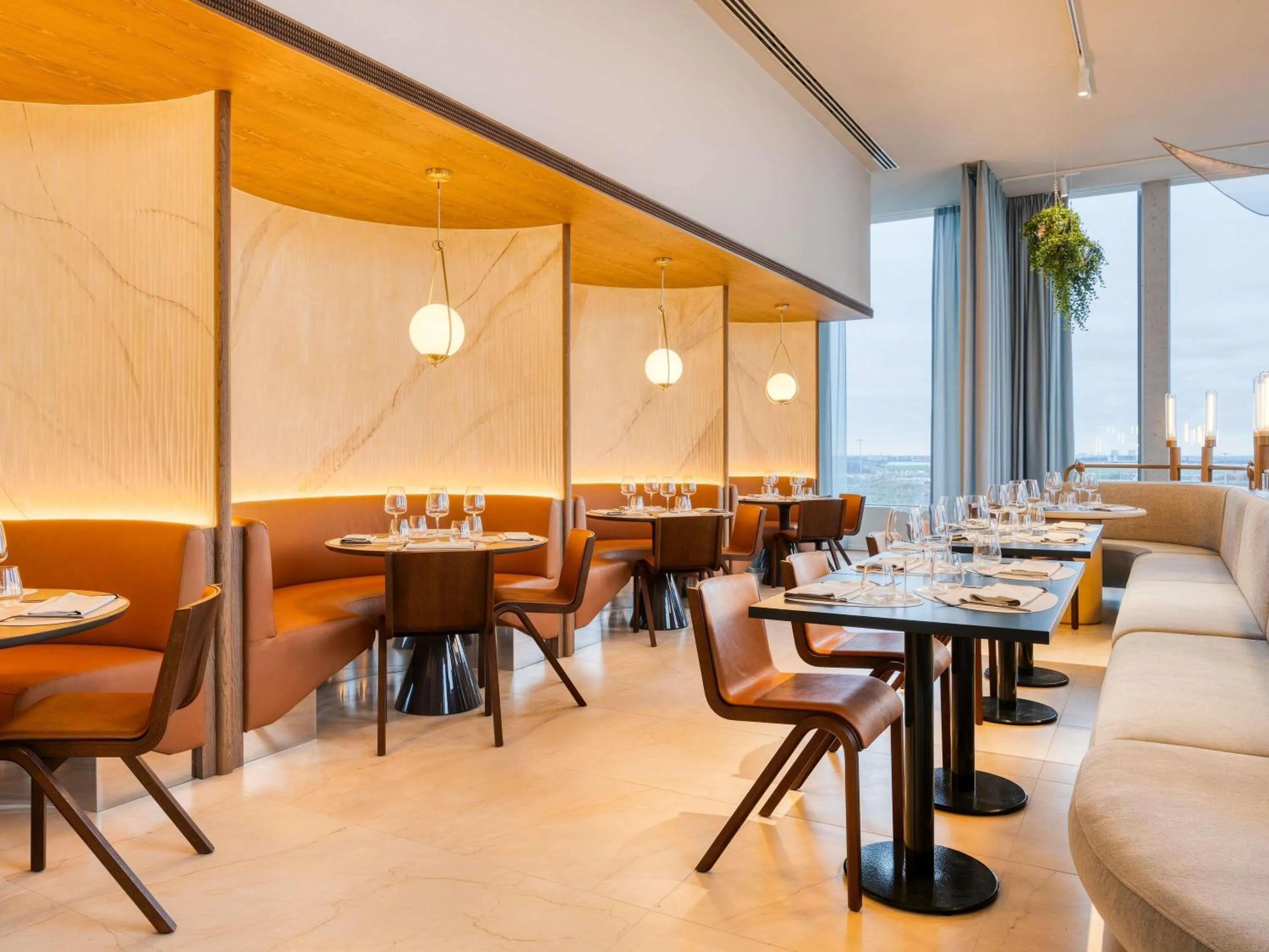 Restaurant/places to eat in Mövenpick hotel Brussels airport