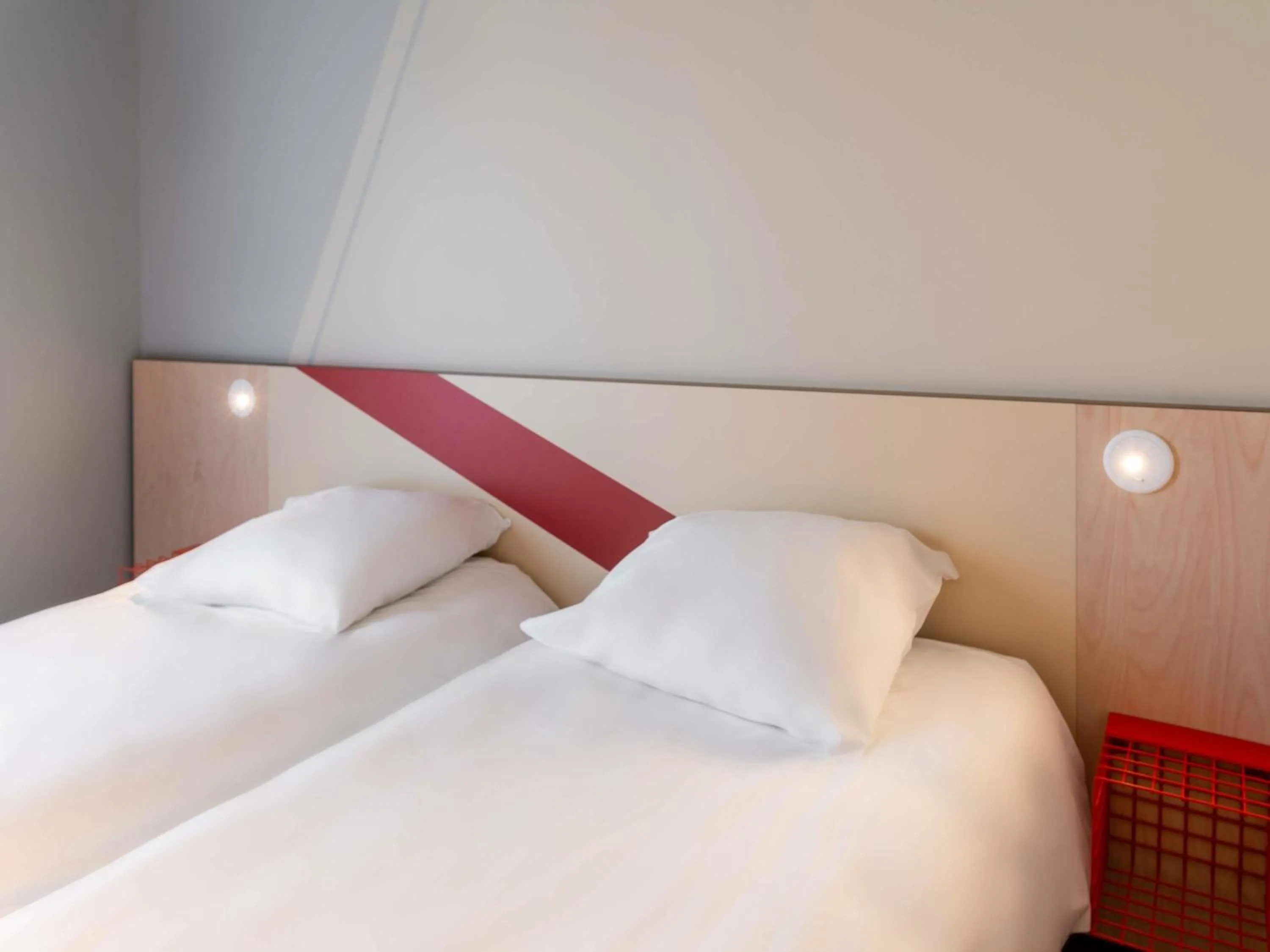 Bedroom, Bed in ibis budget Morlaix