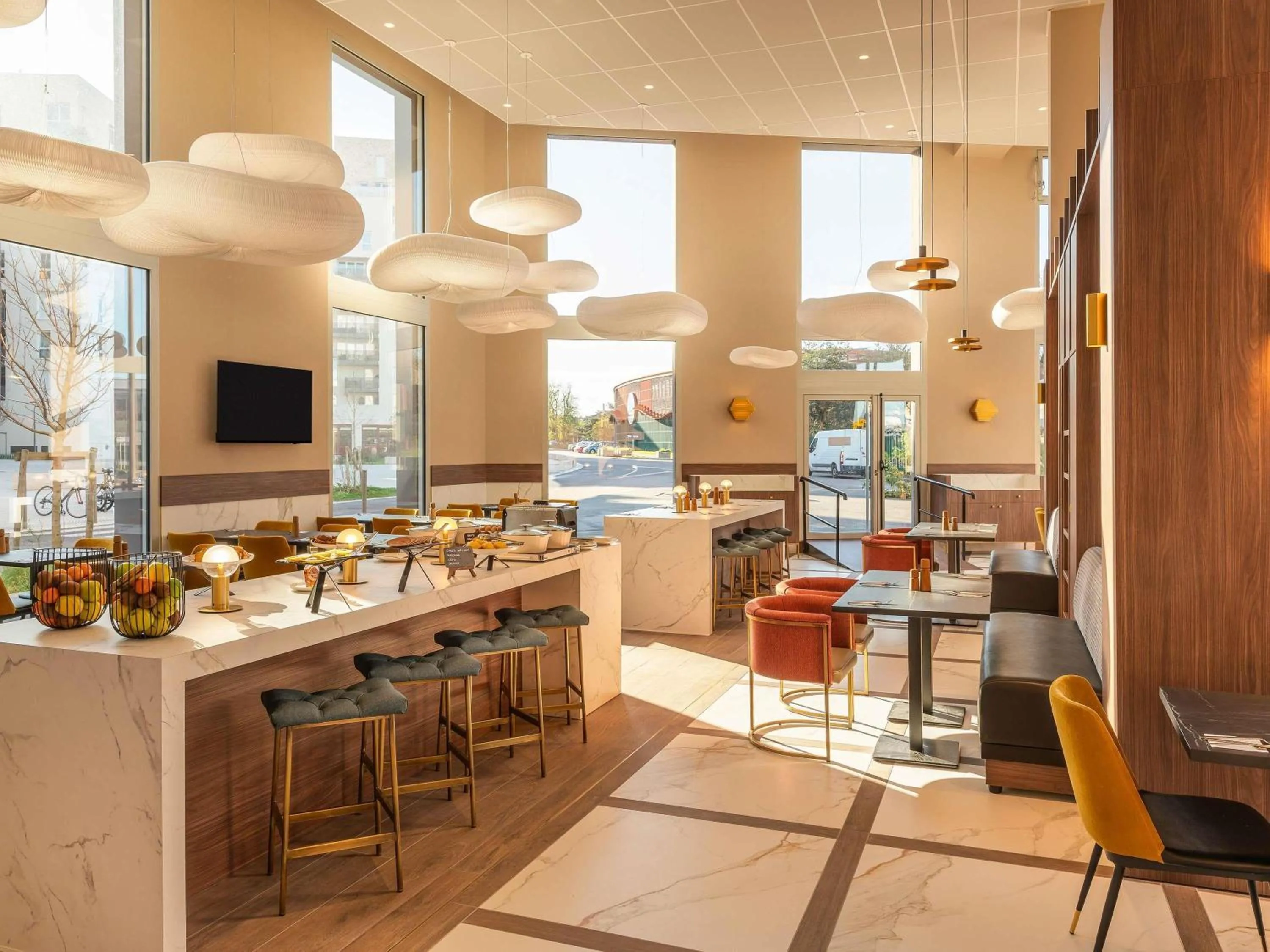 Breakfast in ibis Acheres St Germain en Laye