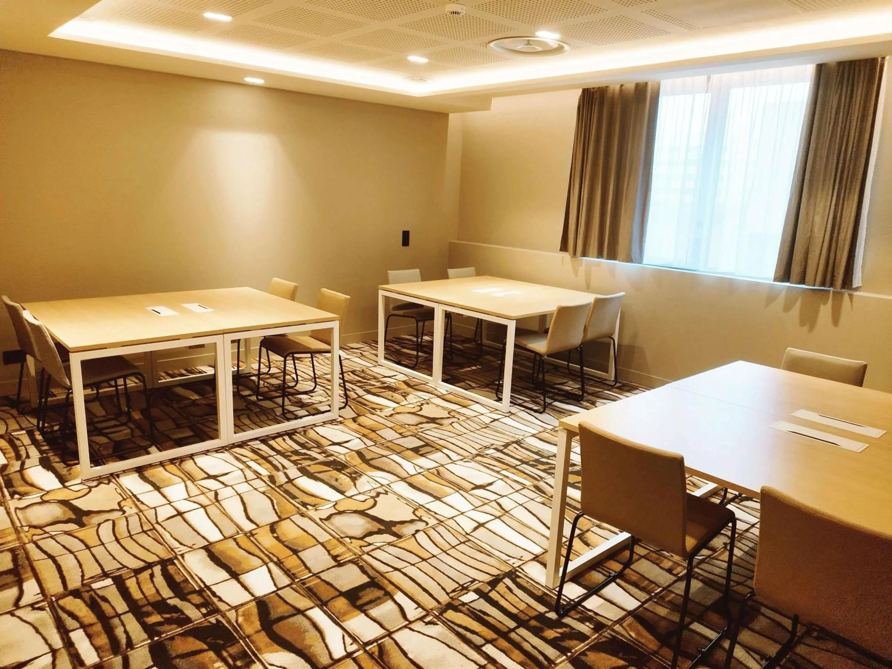Meeting/conference room in ibis Acheres St Germain en Laye
