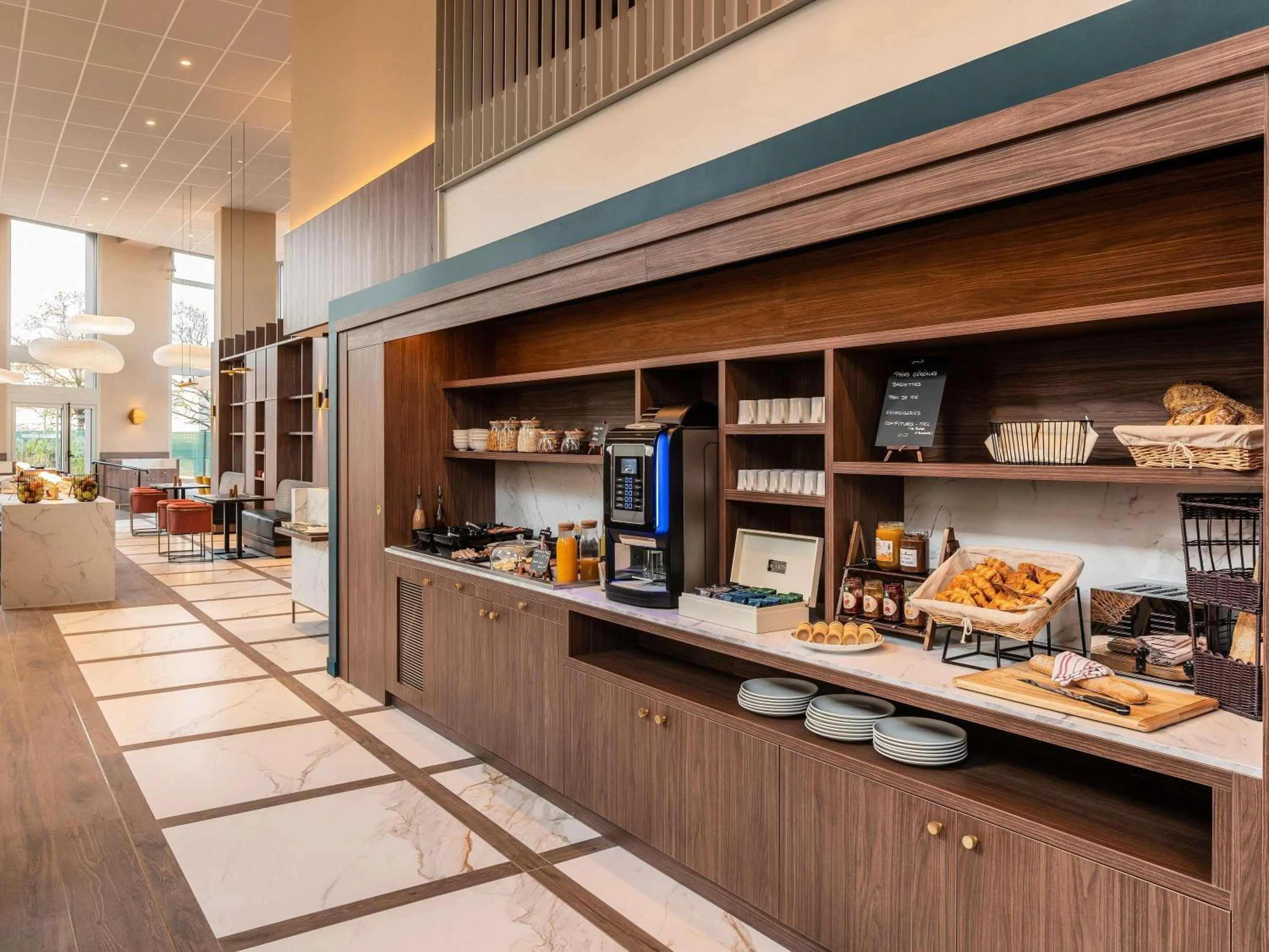 Breakfast in ibis Acheres St Germain en Laye