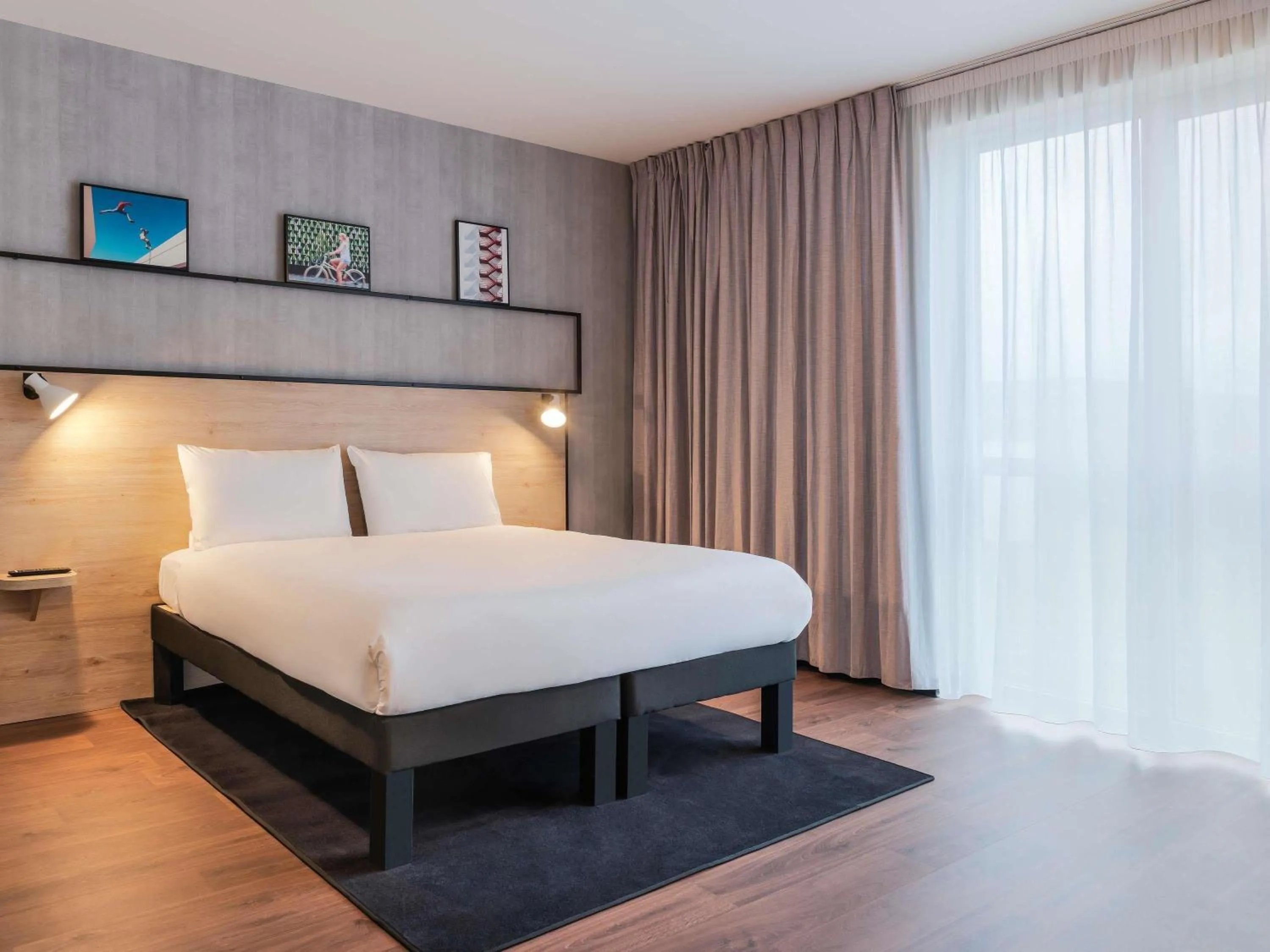 Bedroom, Bed in ibis Acheres St Germain en Laye