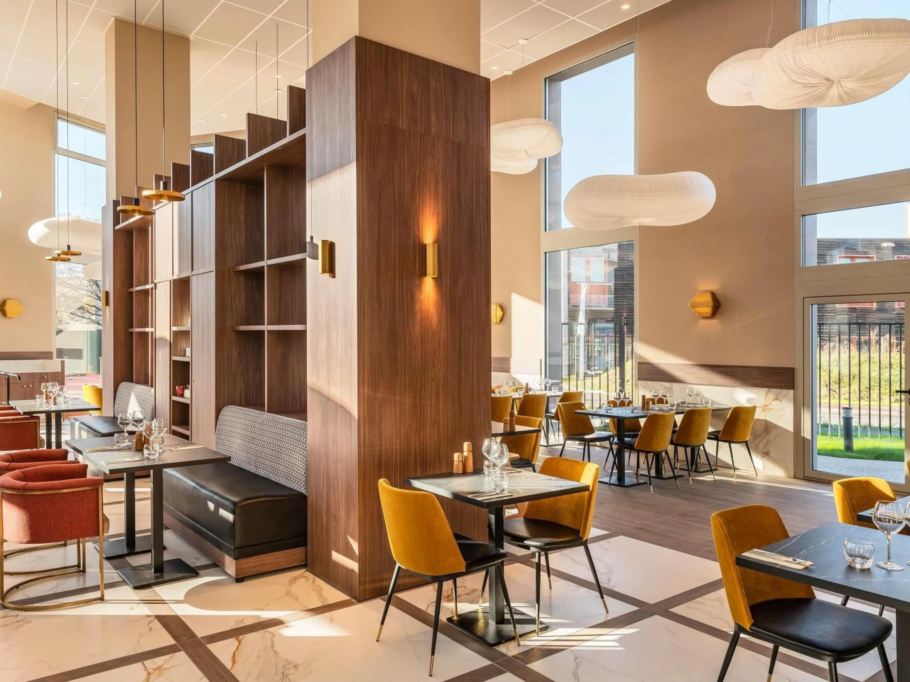 Restaurant/places to eat in Mercure Achères St Germain en Laye