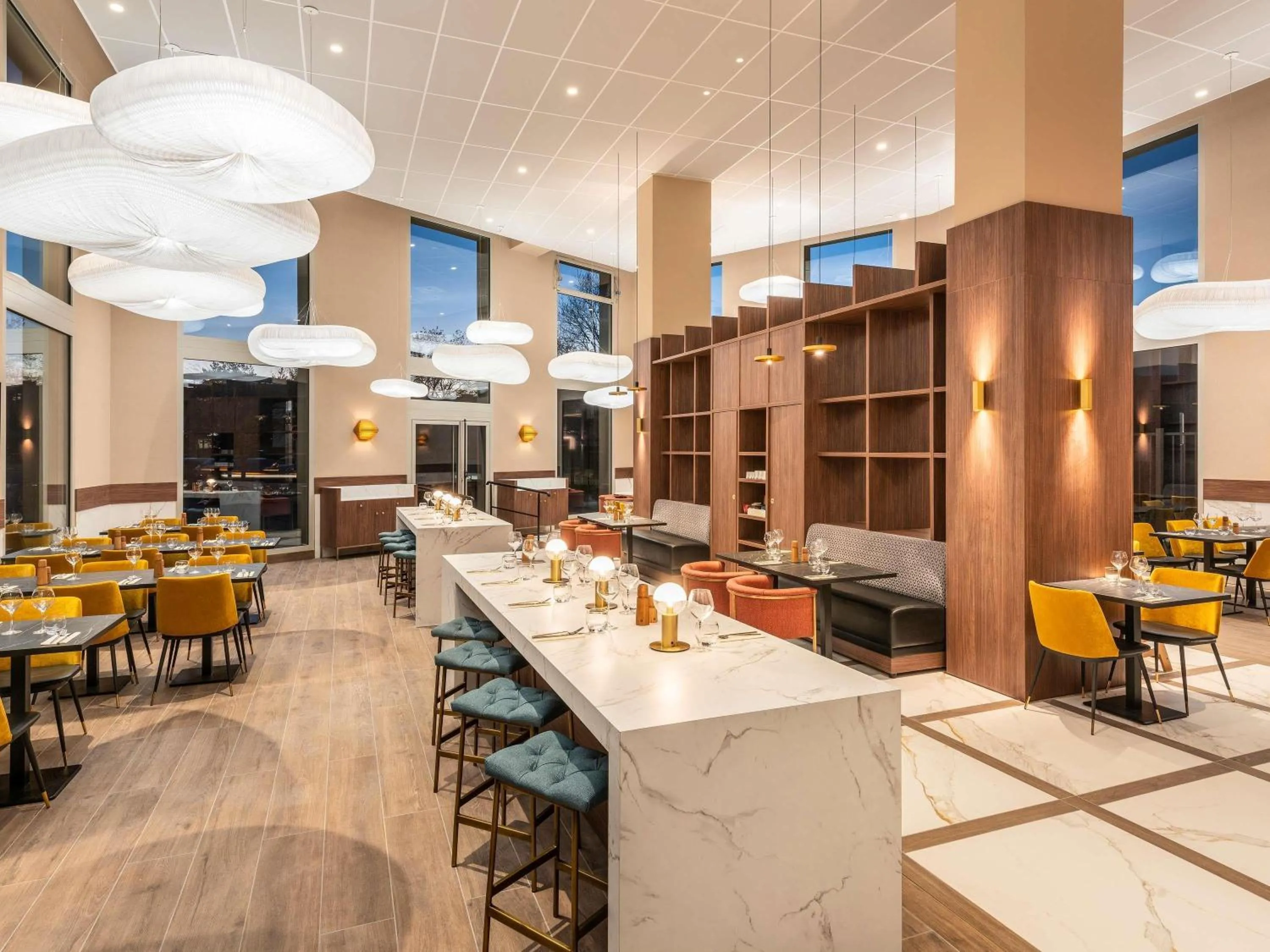 Restaurant/places to eat in Mercure Achères St Germain en Laye