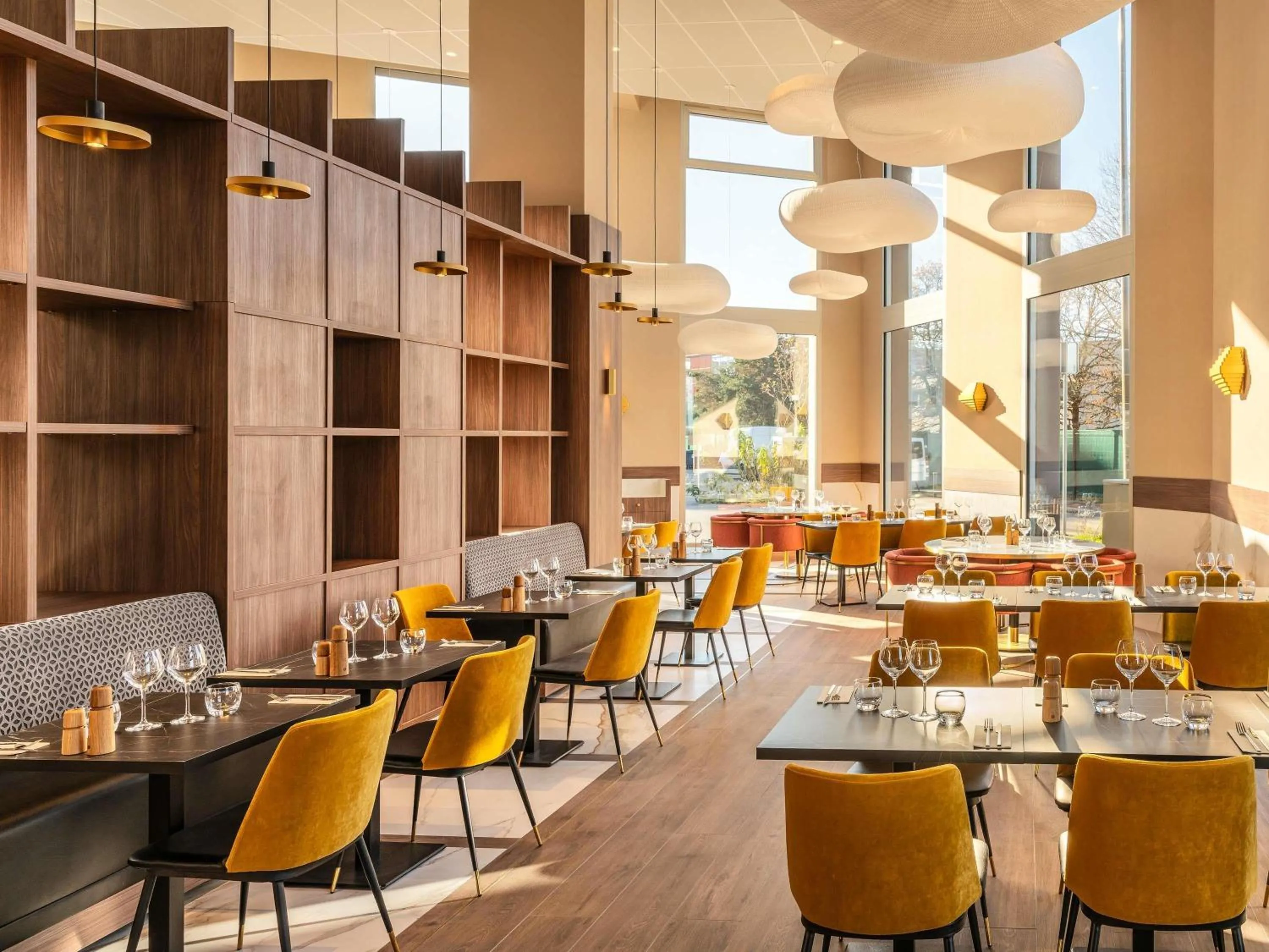 Restaurant/places to eat in Mercure Achères St Germain en Laye