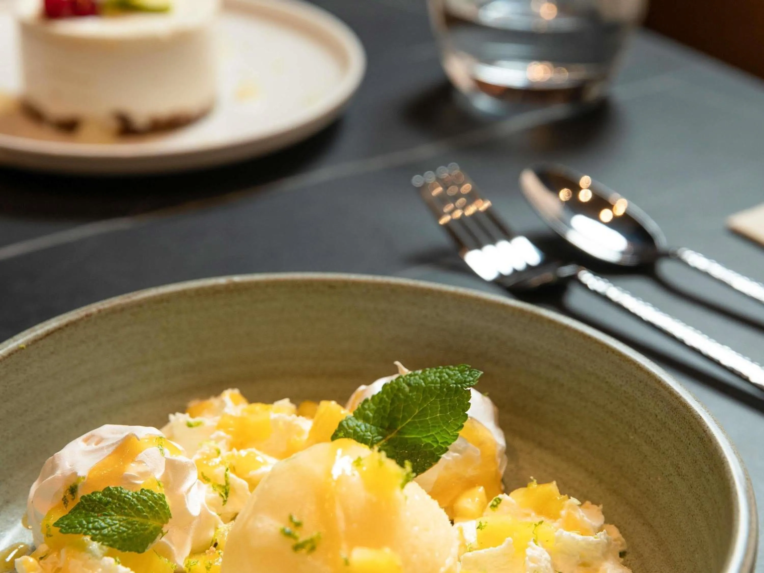 Restaurant/places to eat in Mercure Achères St Germain en Laye