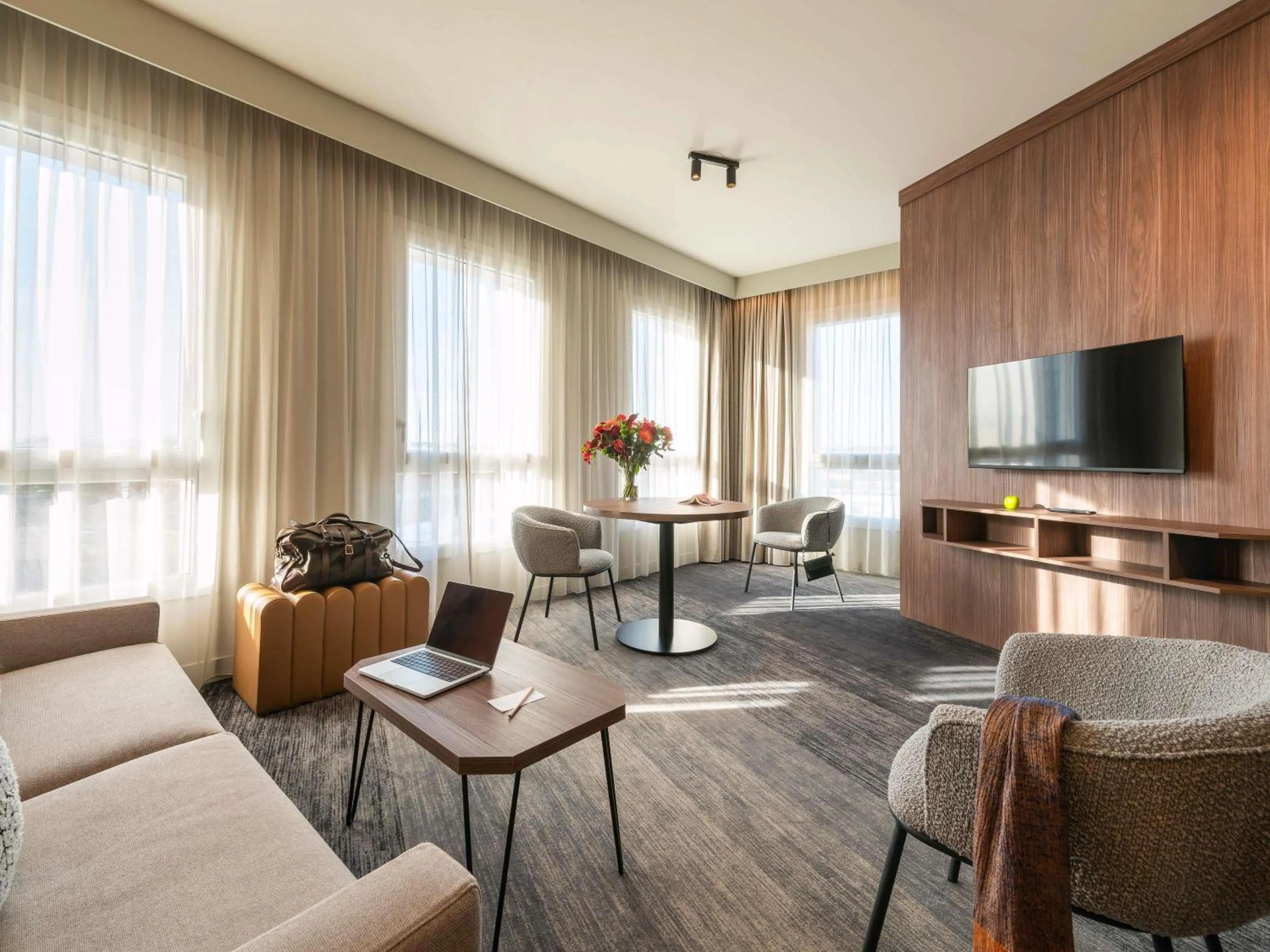 Bedroom in Mercure Achères St Germain en Laye