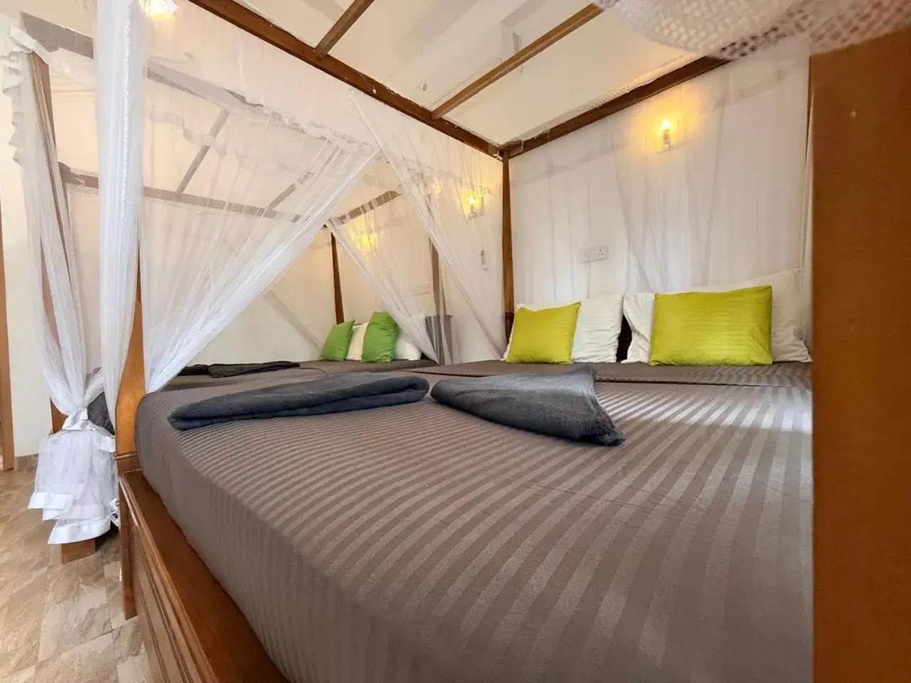 Deluxe Family Room in Pearl Deluna Resort Mirissa Deluxe Family Room in Pearl Deluna Resort Mirissa