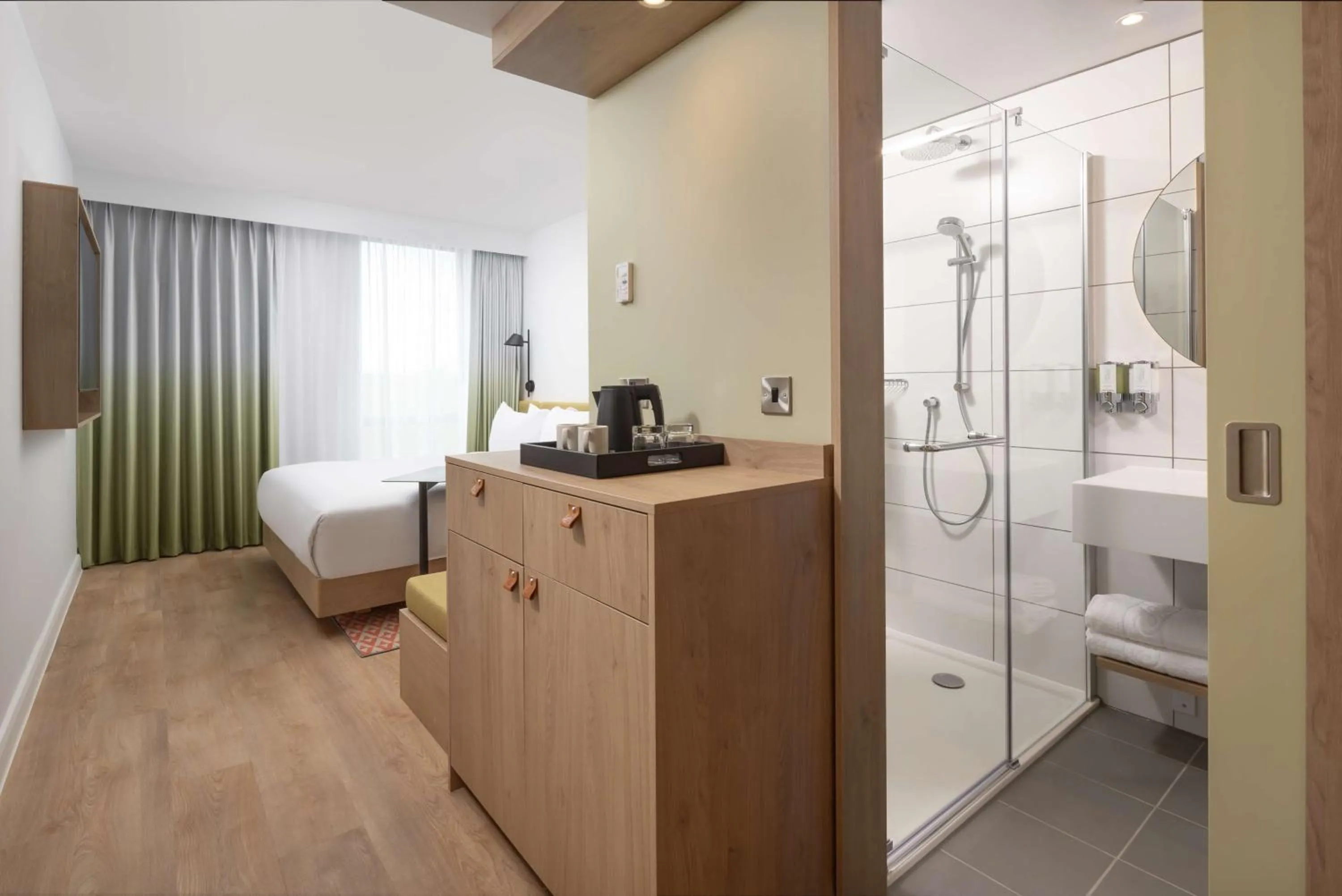 Bathroom, Bed in Hampton By Hilton Nuneaton